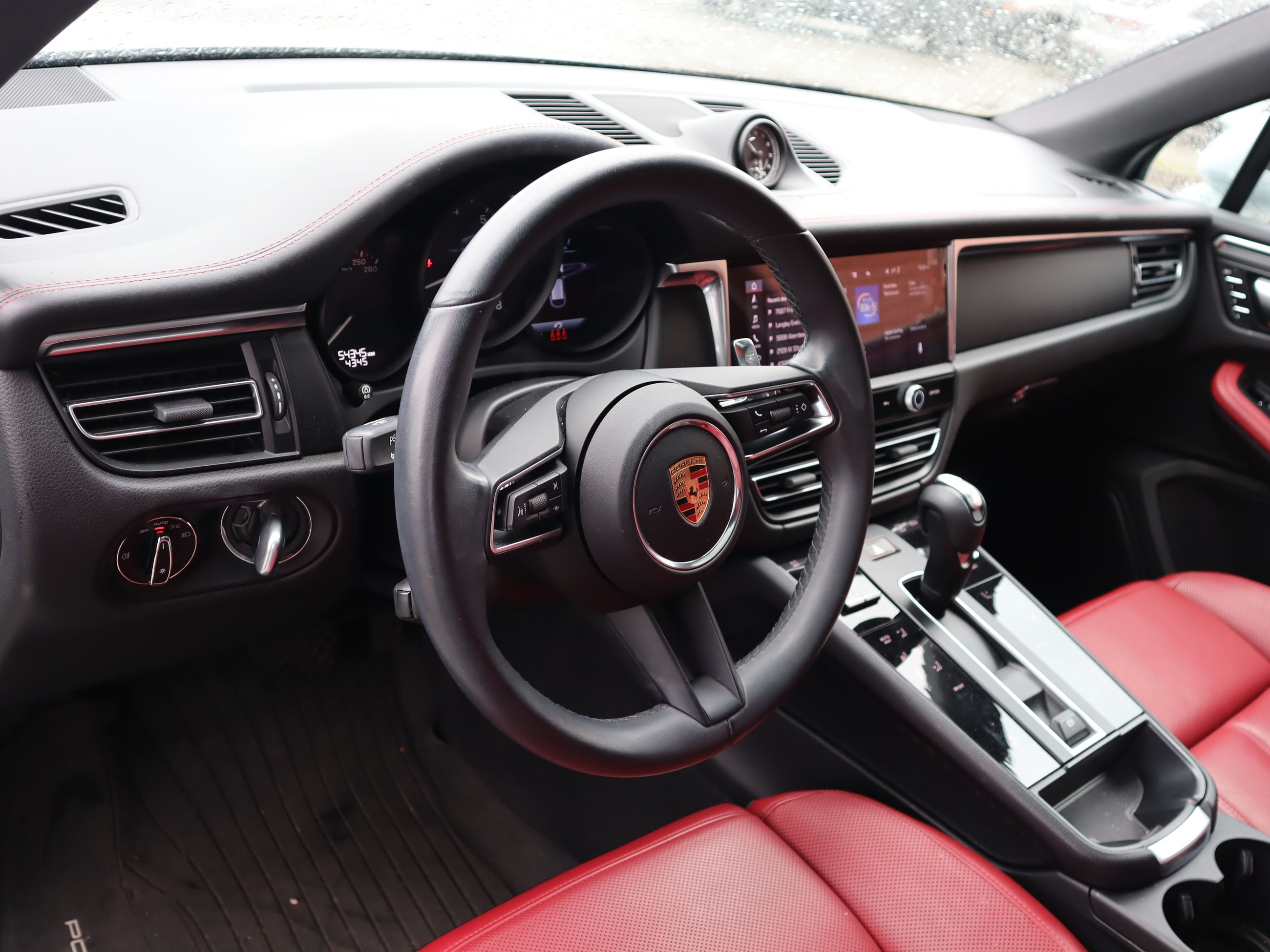 2023 Porsche Macan in Vancouver, British Columbia