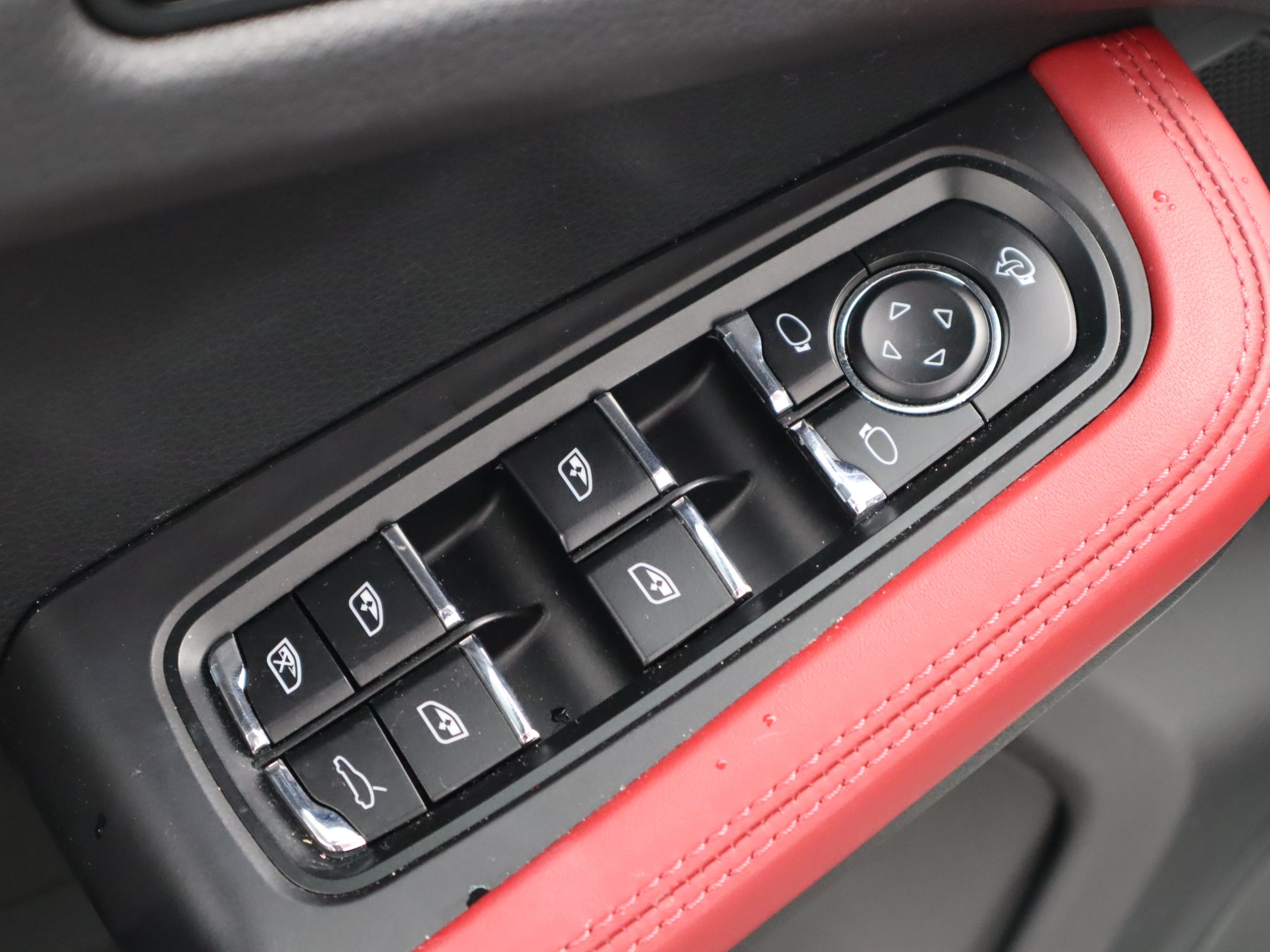 2023 Porsche Macan in Vancouver, British Columbia