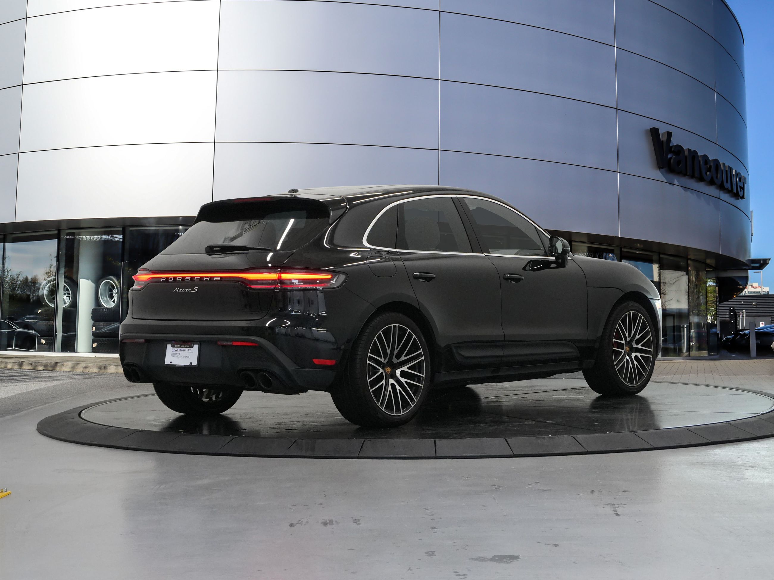 Porsche Macan  2023 à Vancouver, Colombie-Britannique