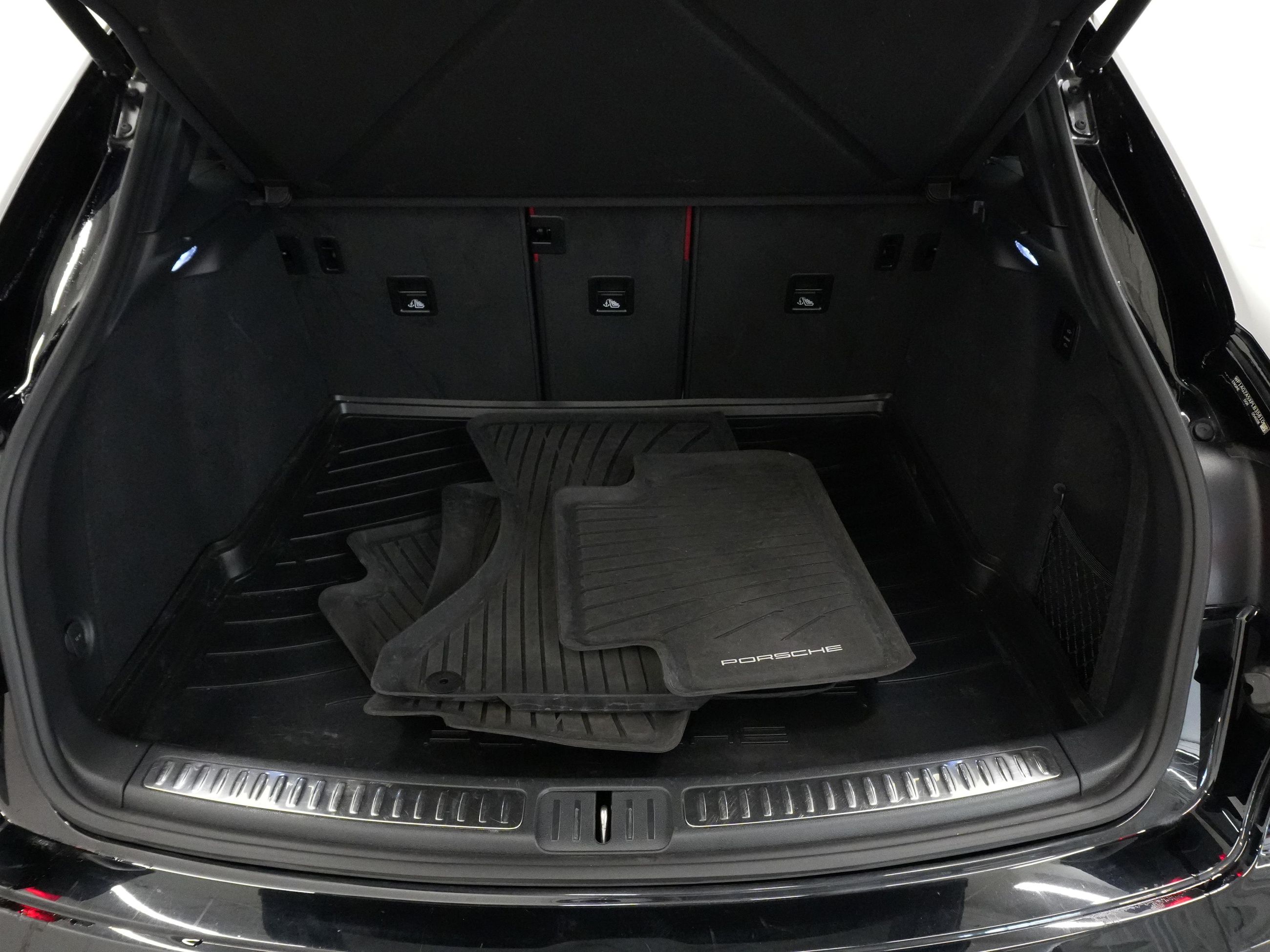 Porsche Macan  2023 à Vancouver, Colombie-Britannique