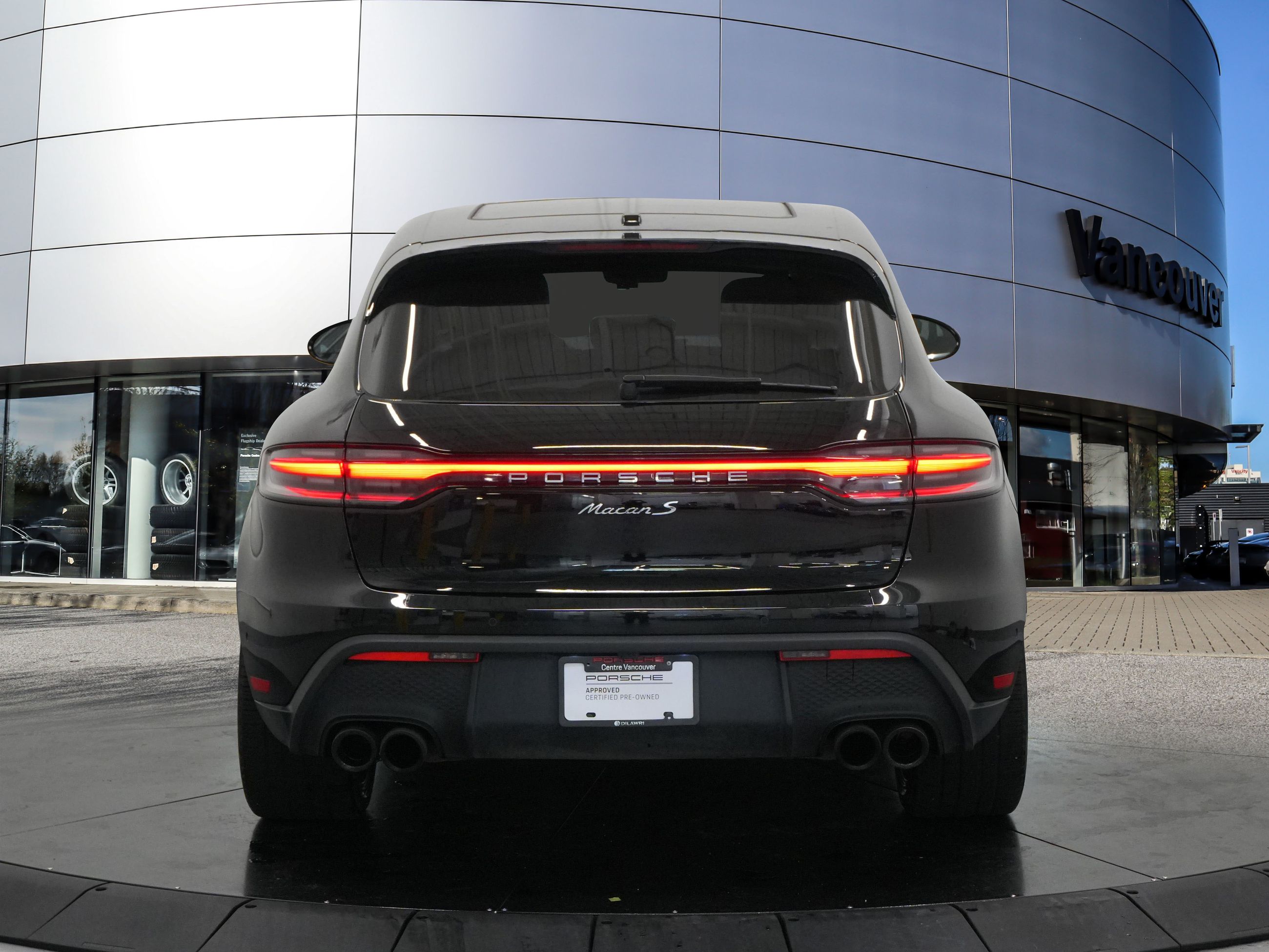 Porsche Macan  2023 à Vancouver, Colombie-Britannique