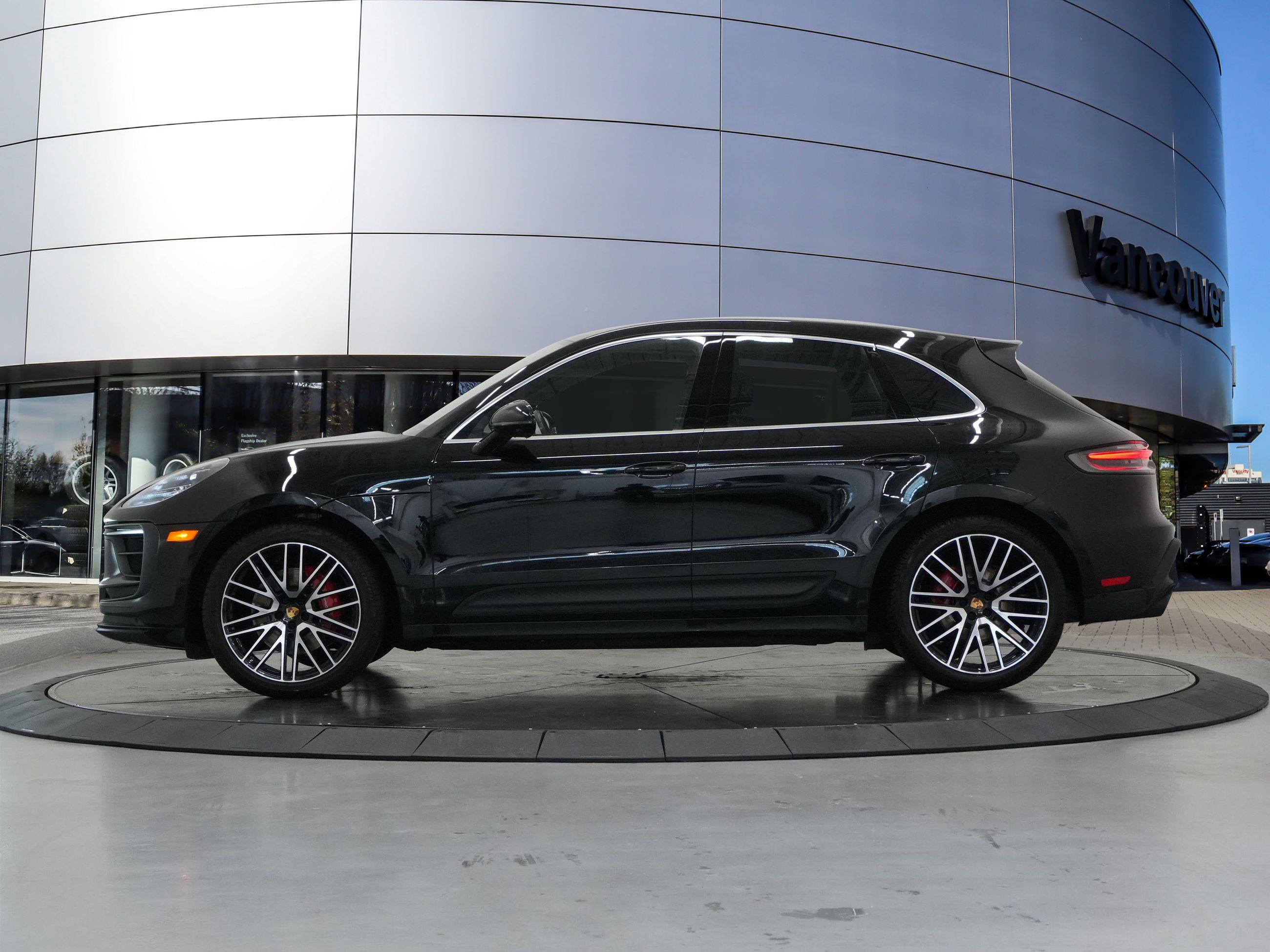 Porsche Macan  2023 à Vancouver, Colombie-Britannique