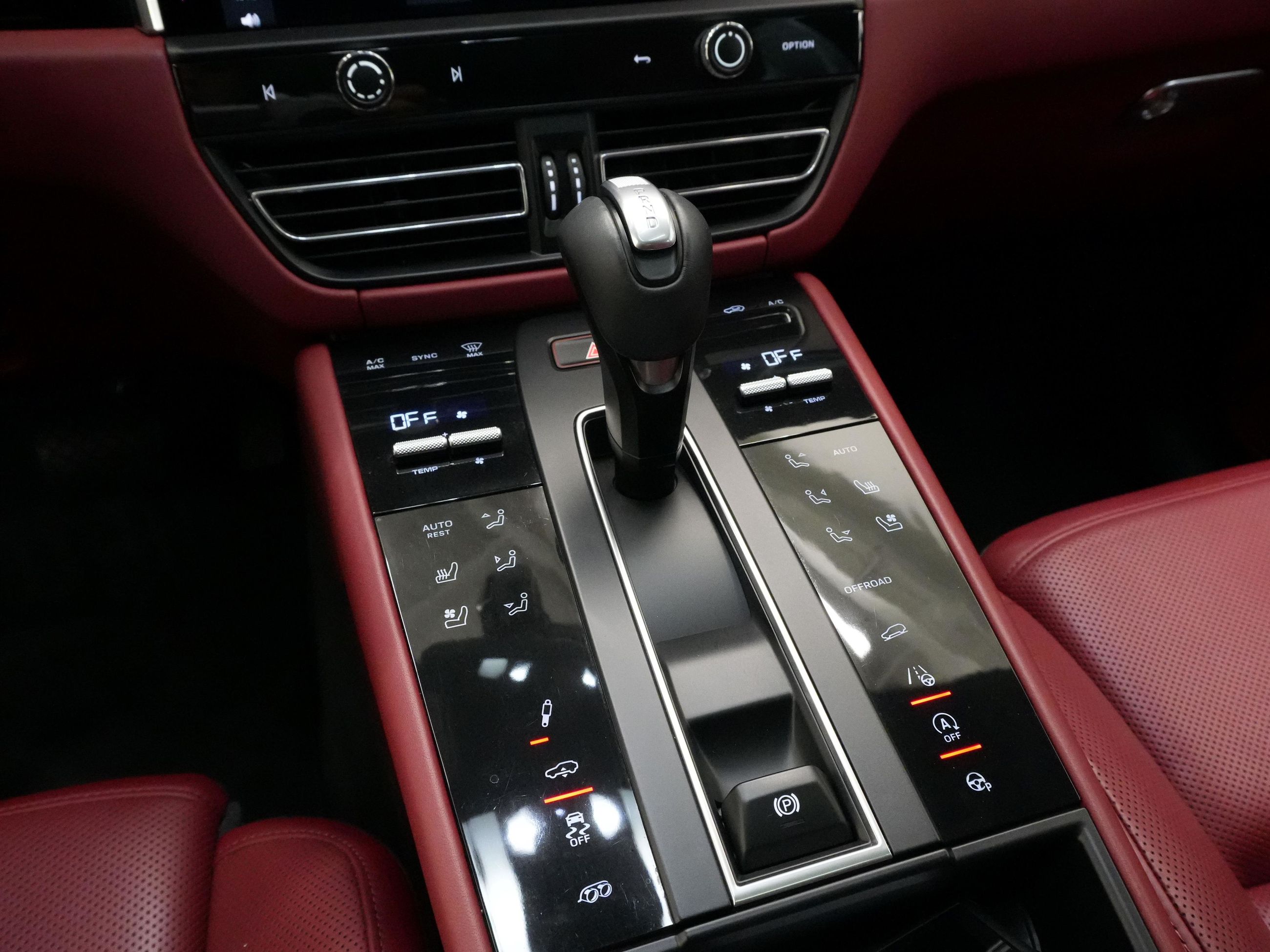 Porsche Macan  2023 à Vancouver, Colombie-Britannique