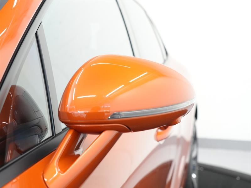2023 Porsche Macan in Vancouver, British Columbia