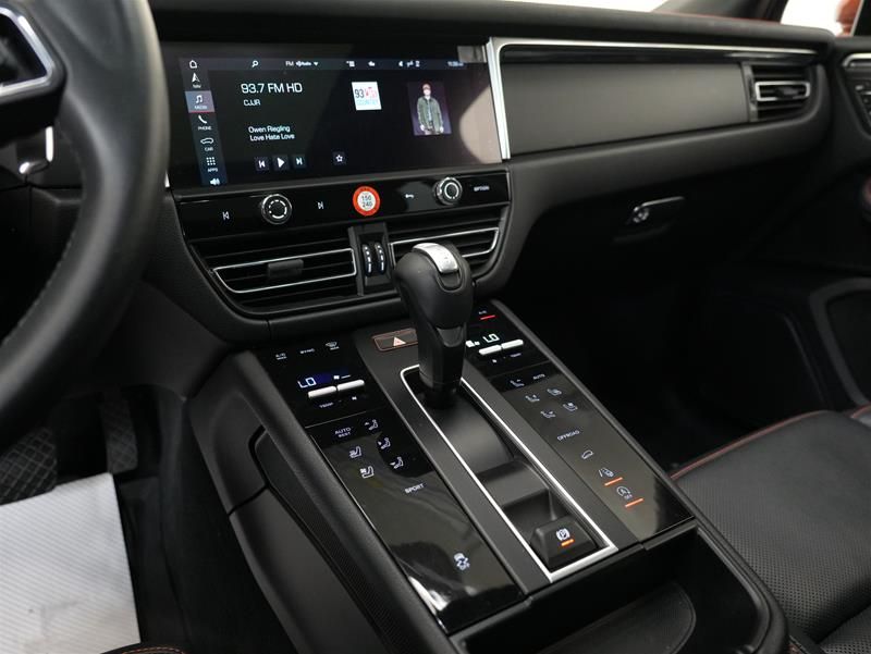 2023 Porsche Macan in Vancouver, British Columbia