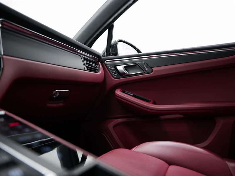 2023 Porsche Macan in Vancouver, British Columbia