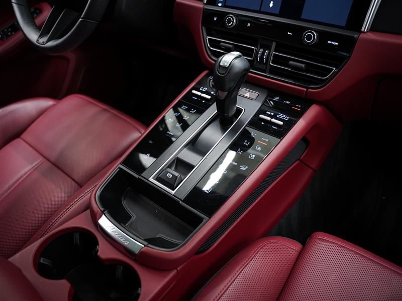 2023 Porsche Macan in Vancouver, British Columbia