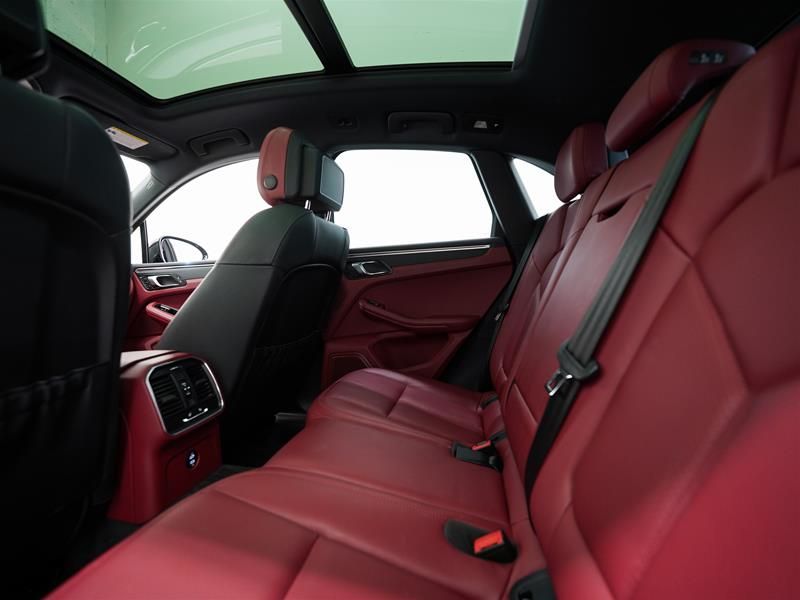 2023 Porsche Macan in Vancouver, British Columbia