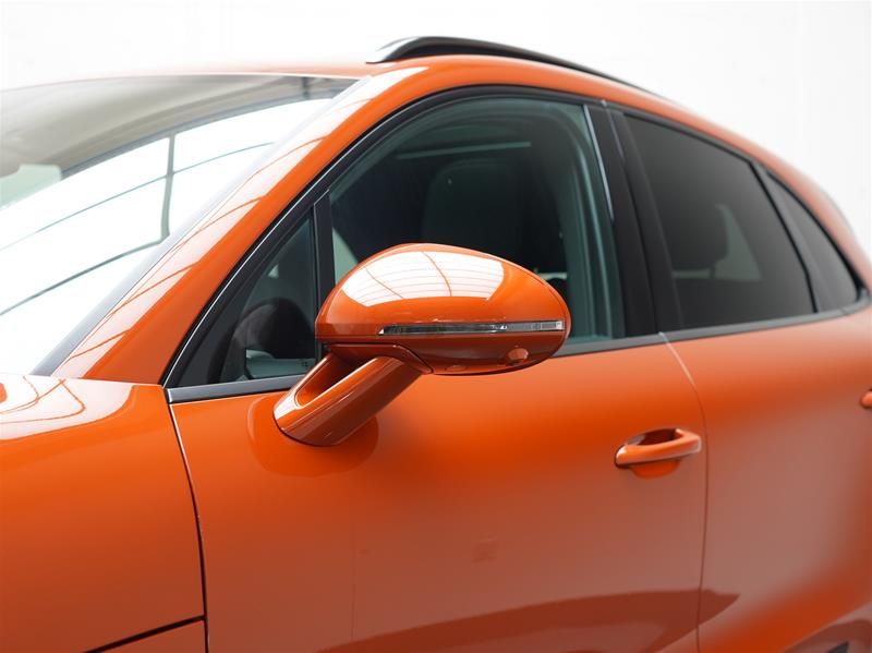 2023 Porsche Macan in Vancouver, British Columbia