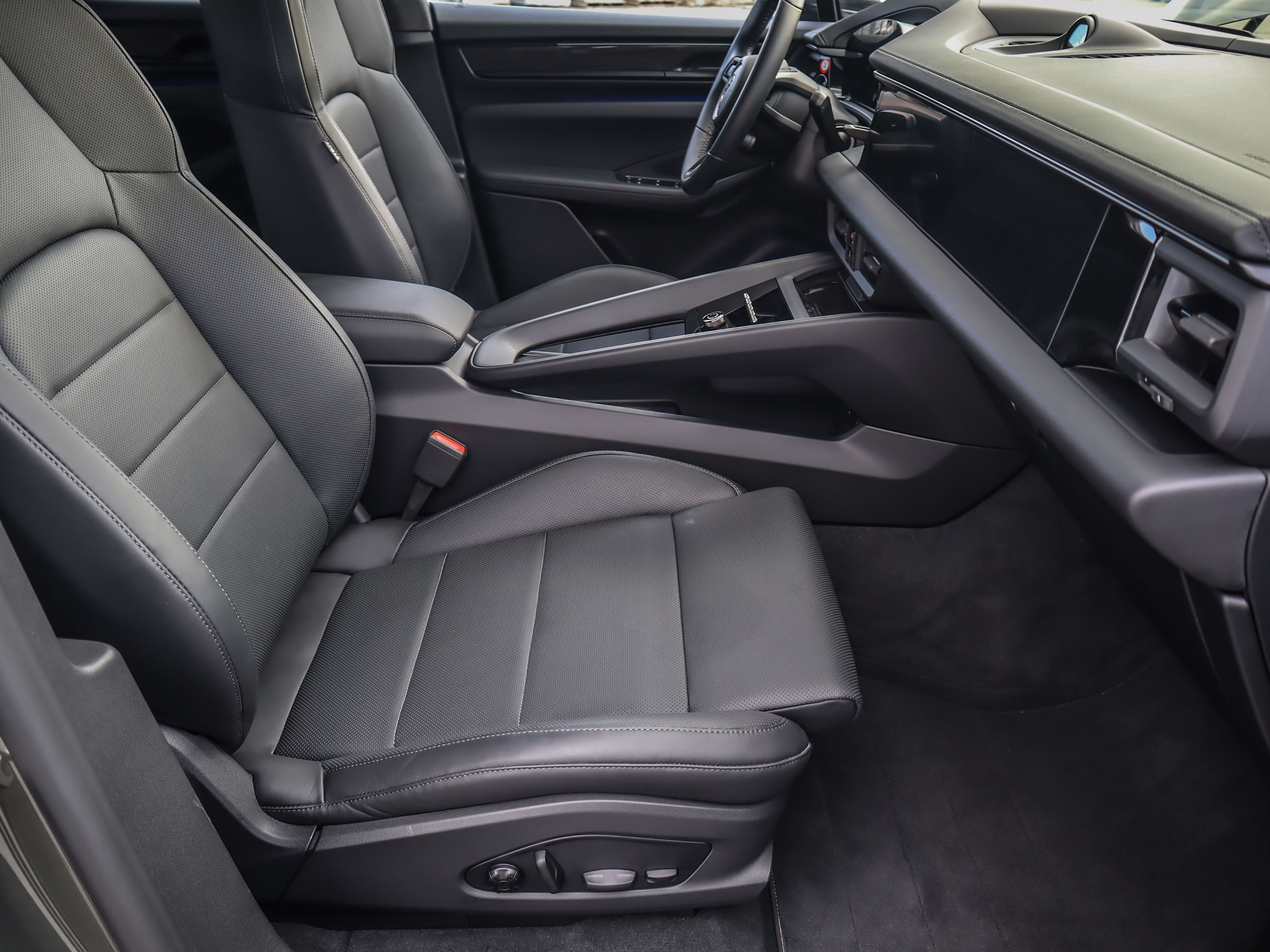 Porsche Macan  2024 à Vancouver, Colombie-Britannique
