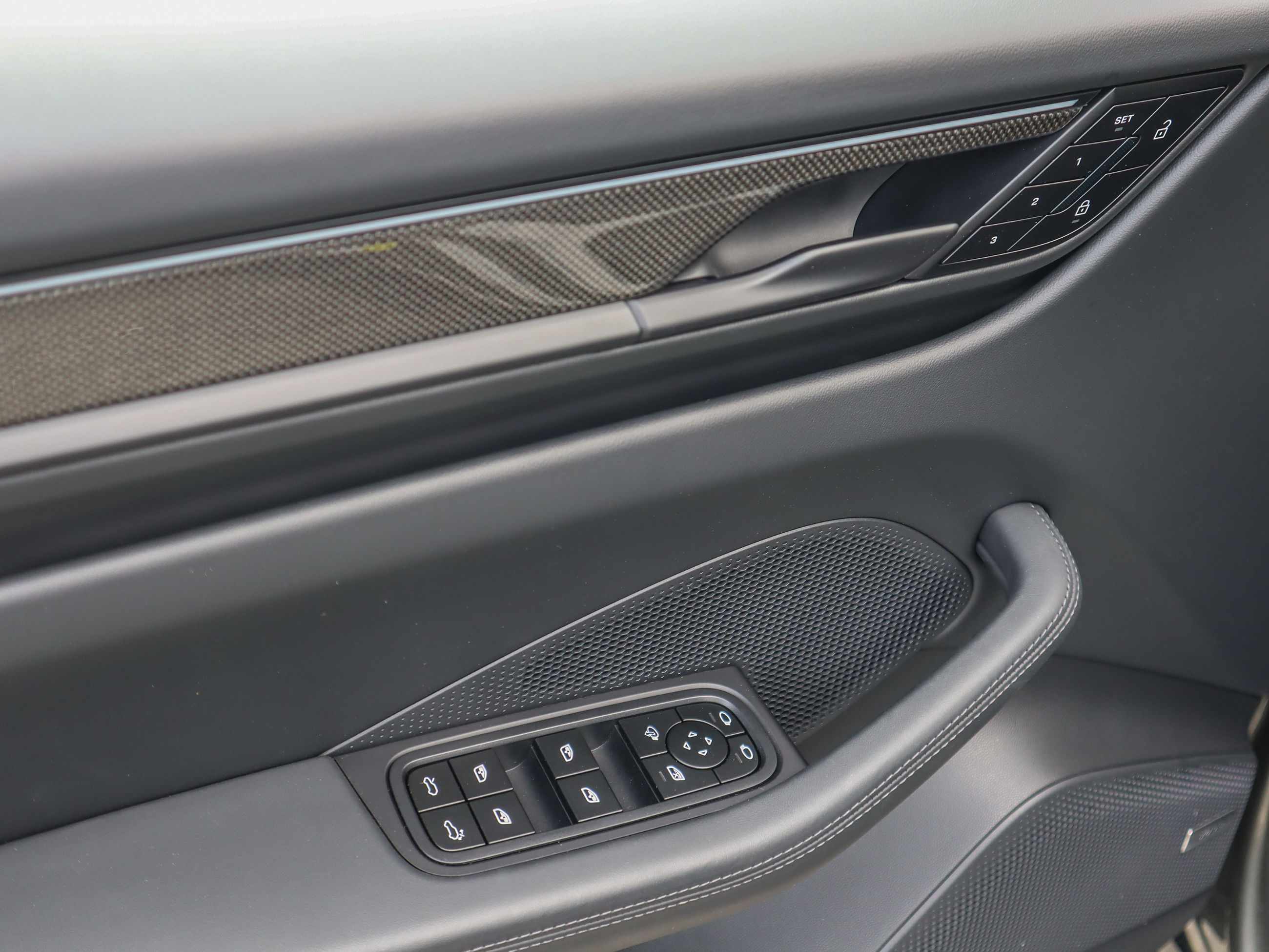 Porsche Macan  2024 à Vancouver, Colombie-Britannique