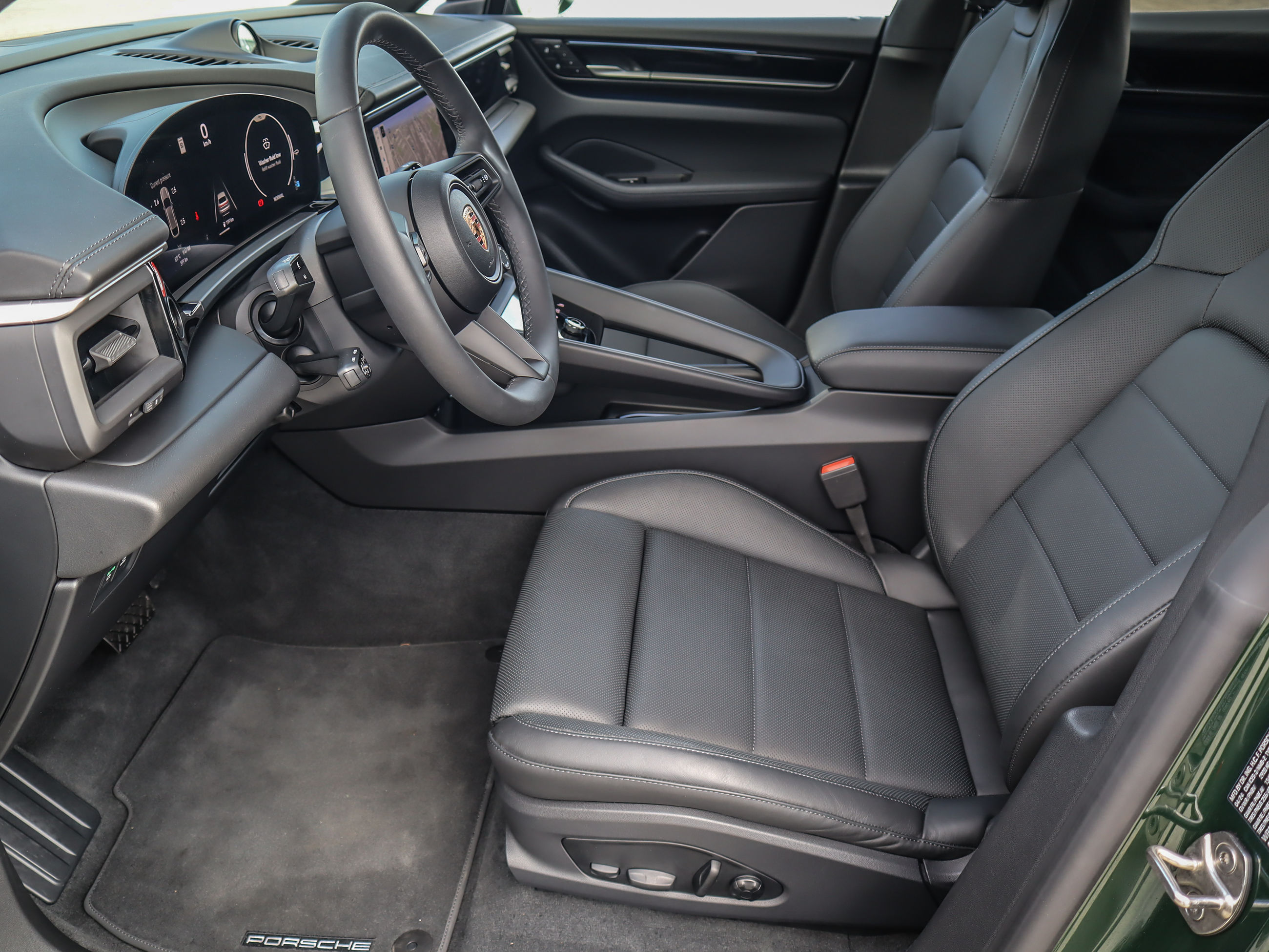 Porsche Macan  2024 à Vancouver, Colombie-Britannique