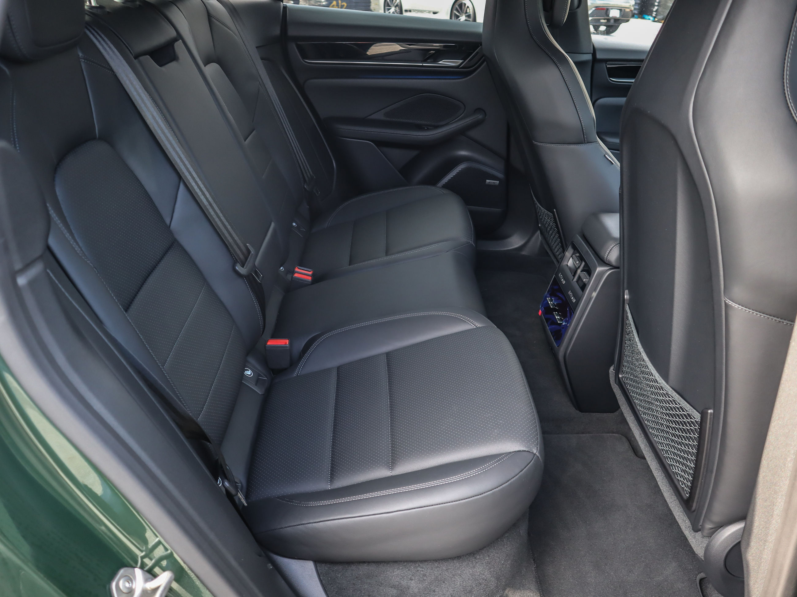 Porsche Macan  2024 à Vancouver, Colombie-Britannique