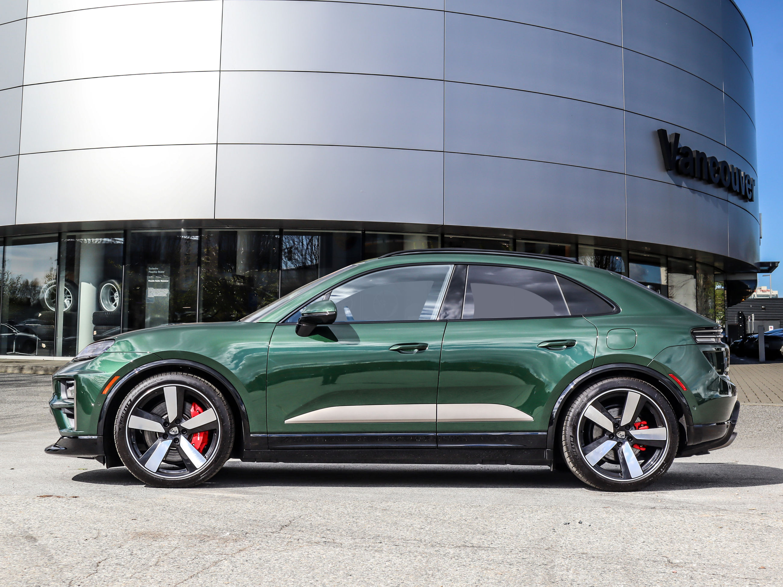 Porsche Macan  2024 à Vancouver, Colombie-Britannique