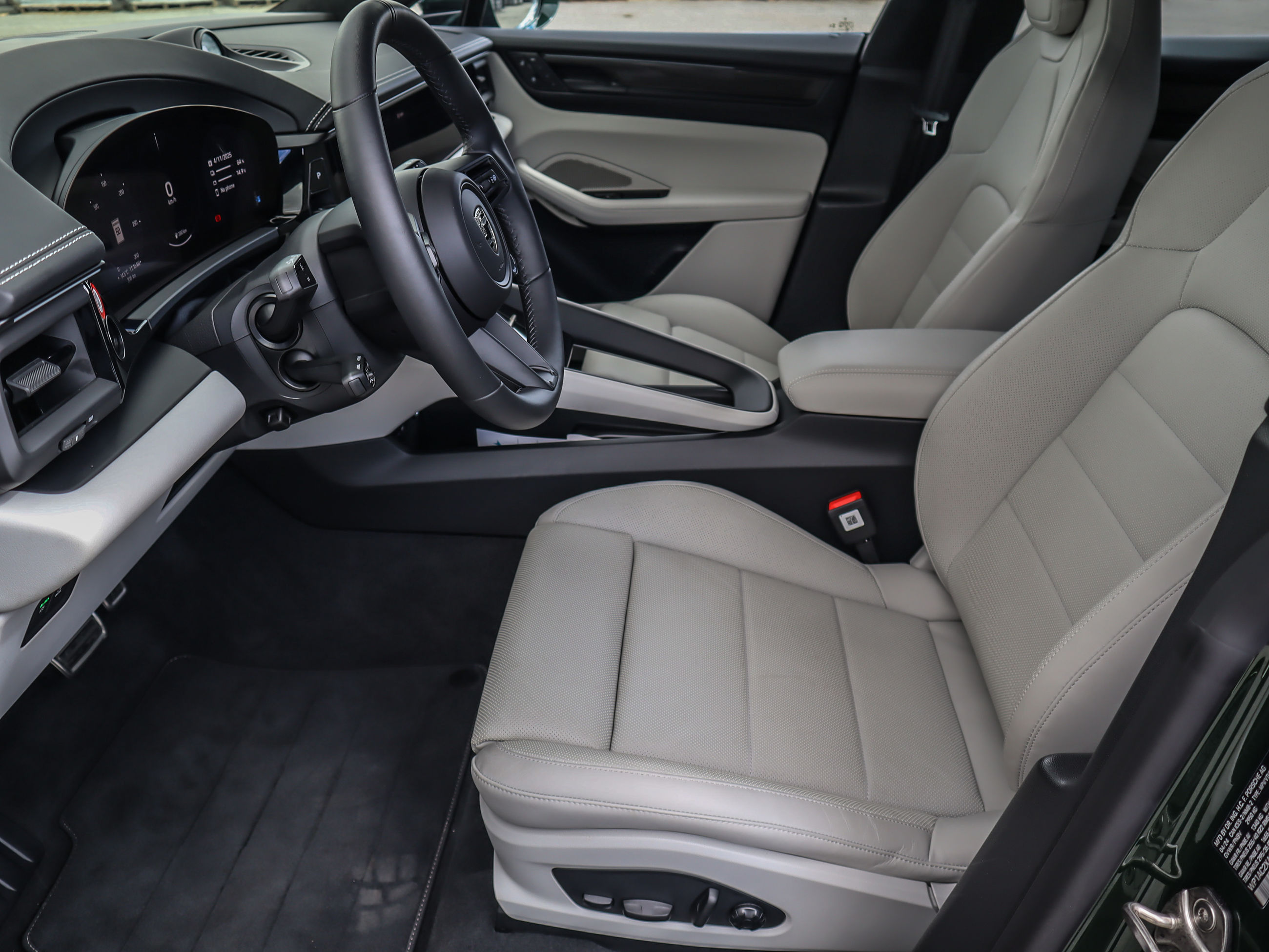 Porsche Macan  2024 à Vancouver, Colombie-Britannique