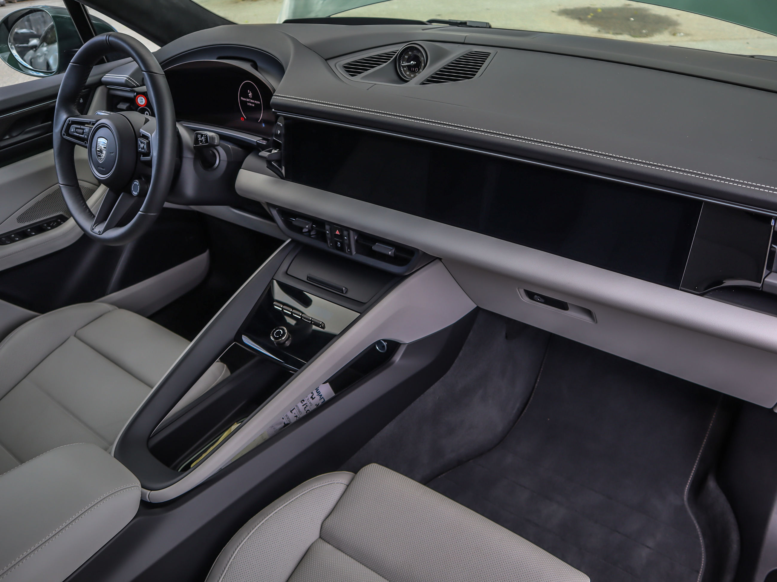 Porsche Macan  2024 à Vancouver, Colombie-Britannique