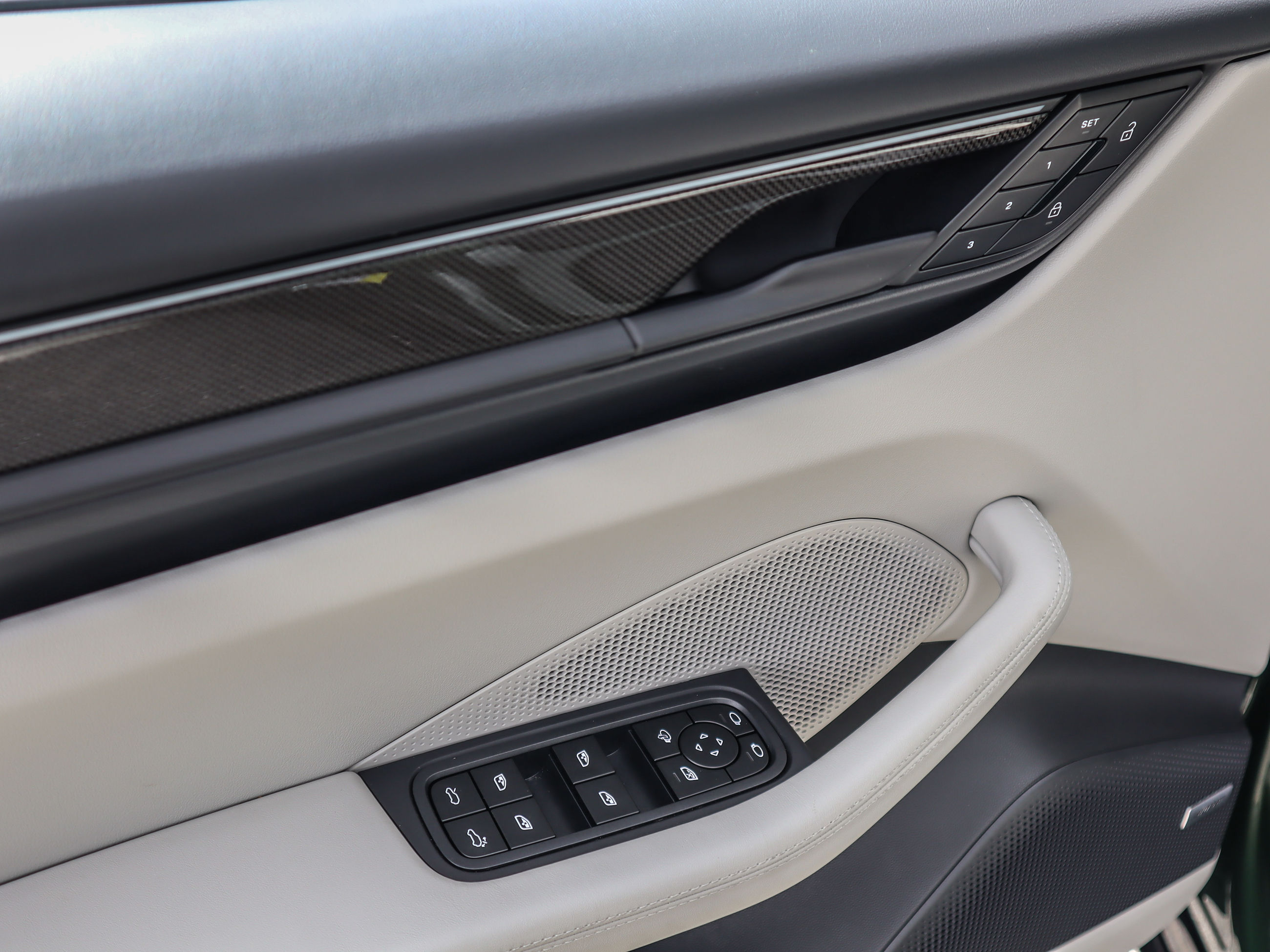 Porsche Macan  2024 à Vancouver, Colombie-Britannique