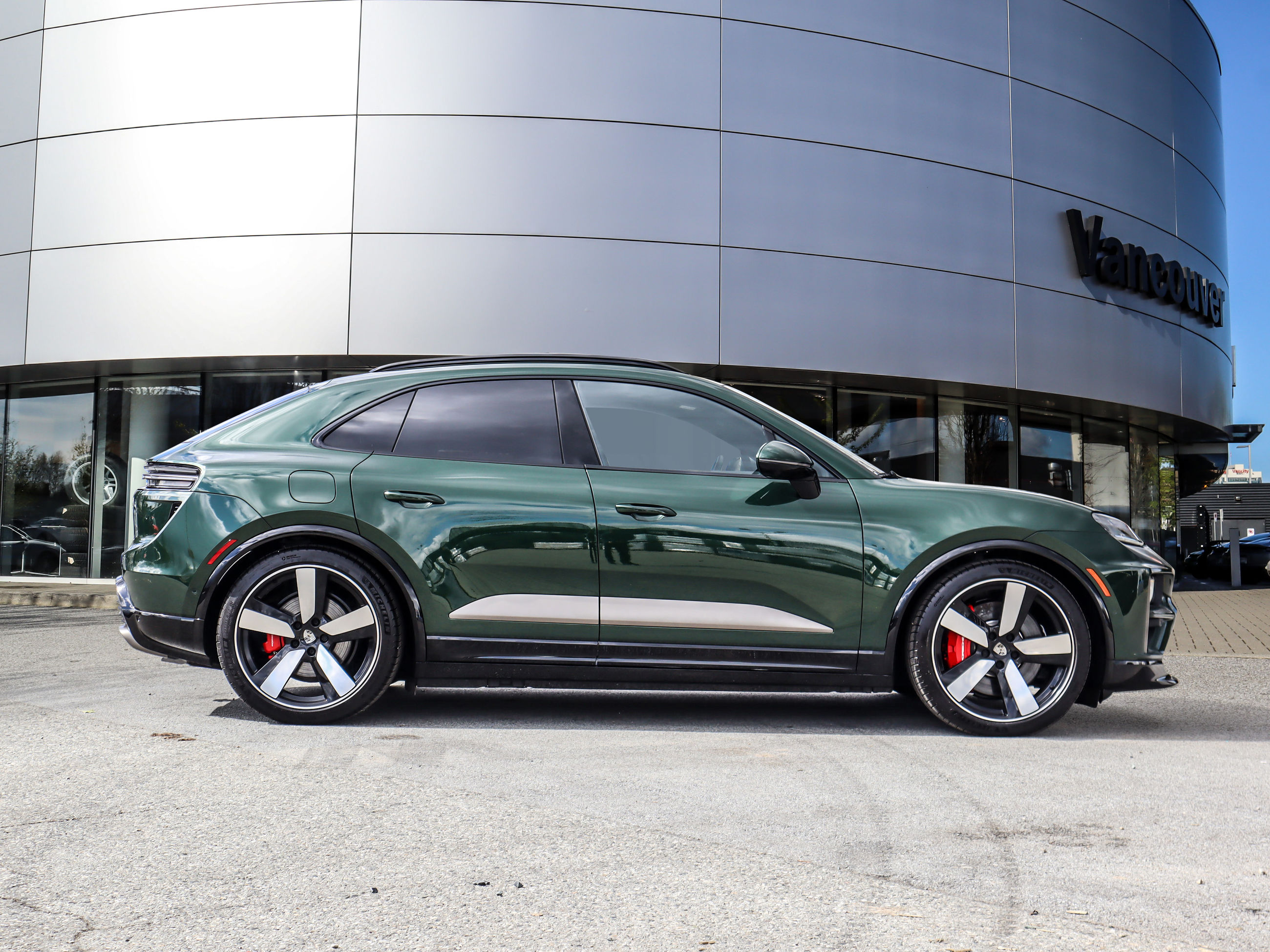 Porsche Macan  2024 à Vancouver, Colombie-Britannique