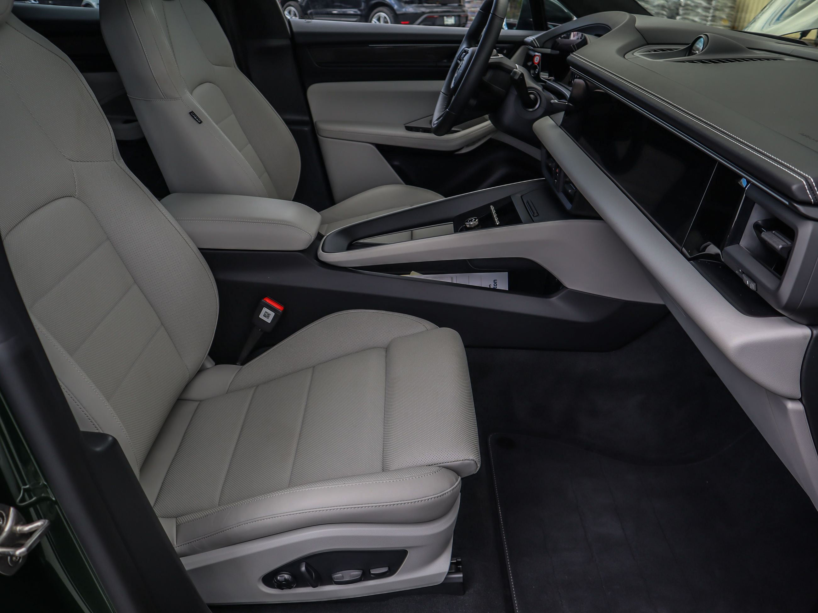 Porsche Macan  2024 à Vancouver, Colombie-Britannique