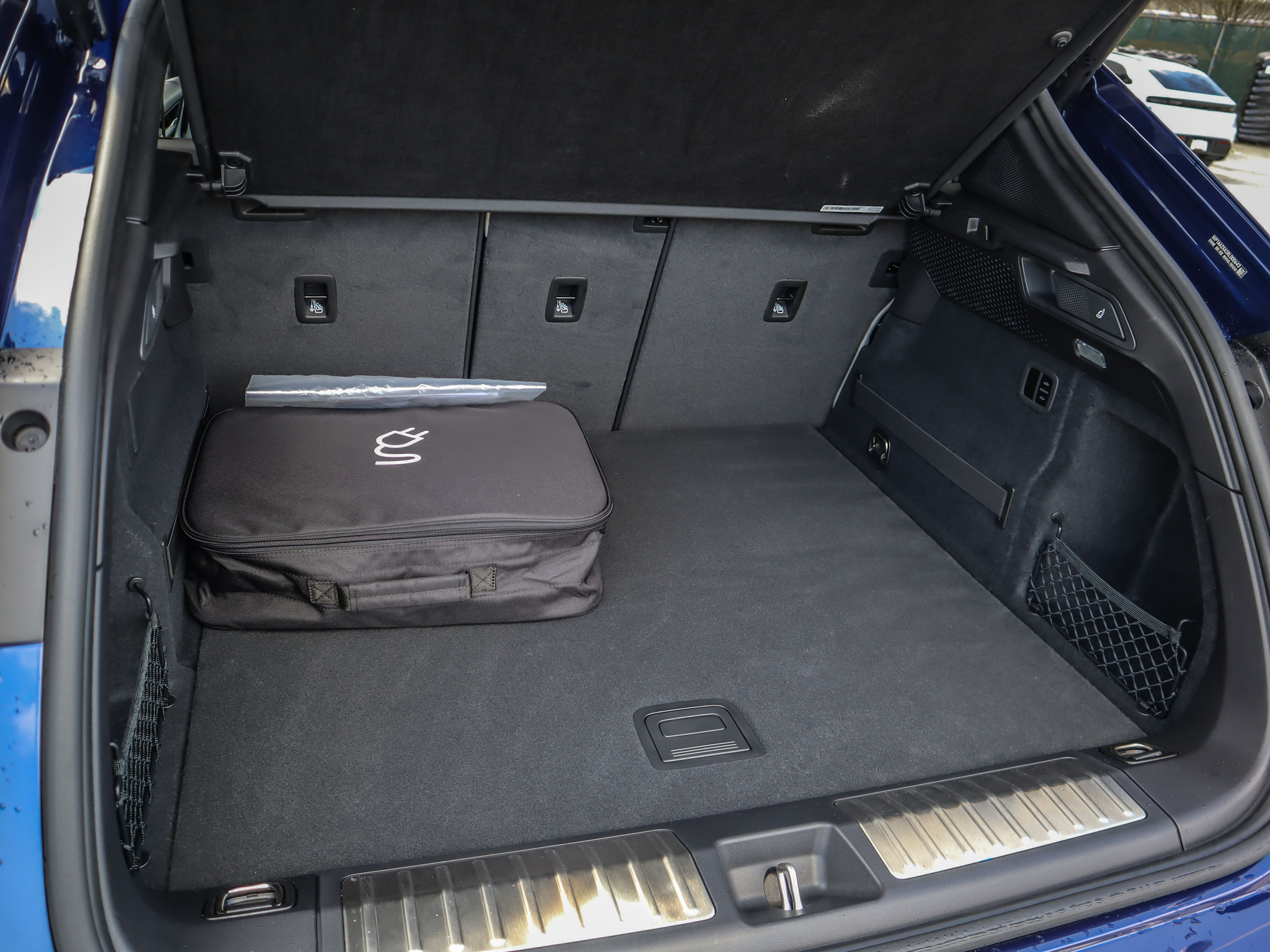 2024 Porsche Macan in Vancouver, British Columbia