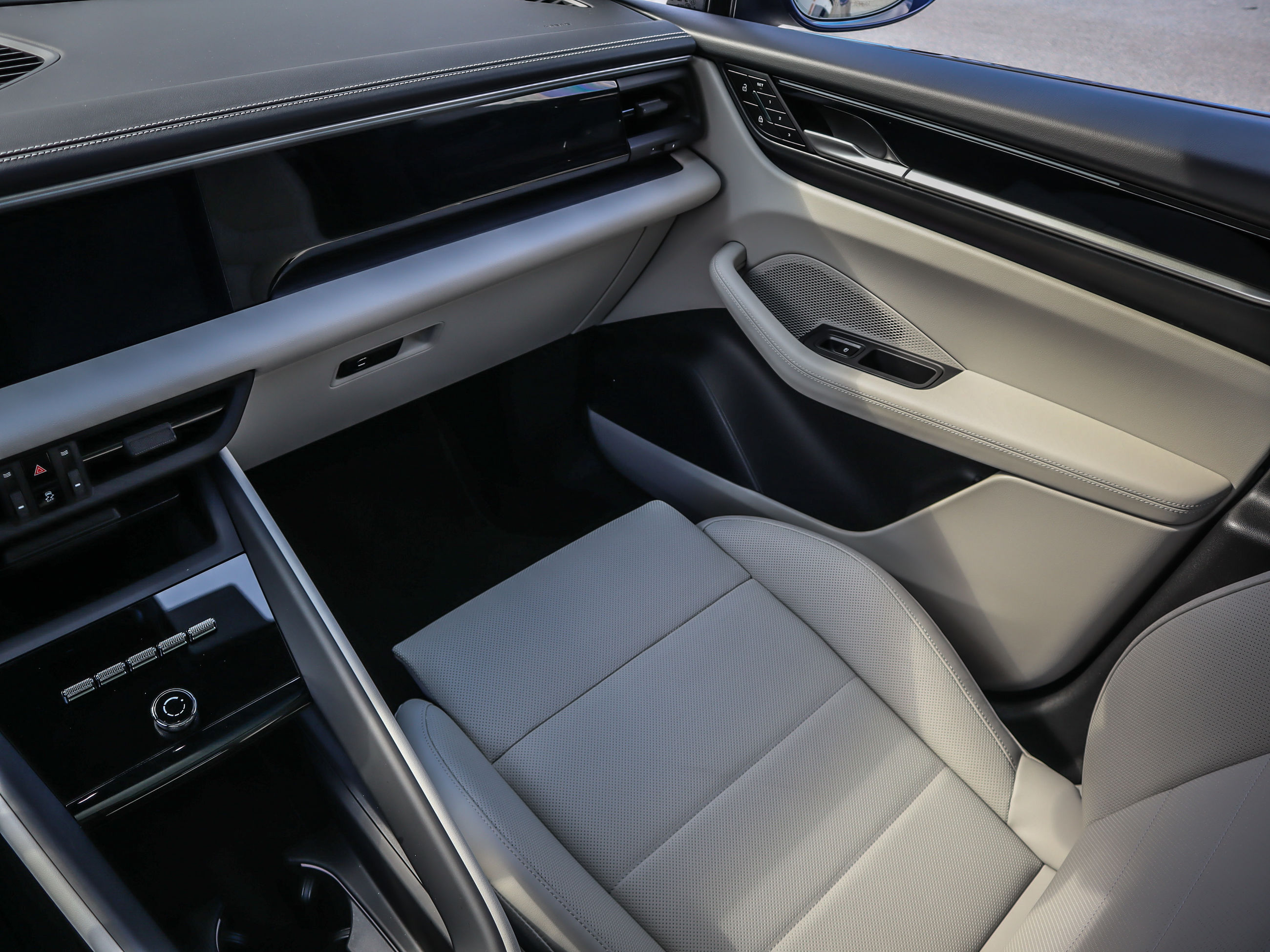 2024 Porsche Macan in Vancouver, British Columbia