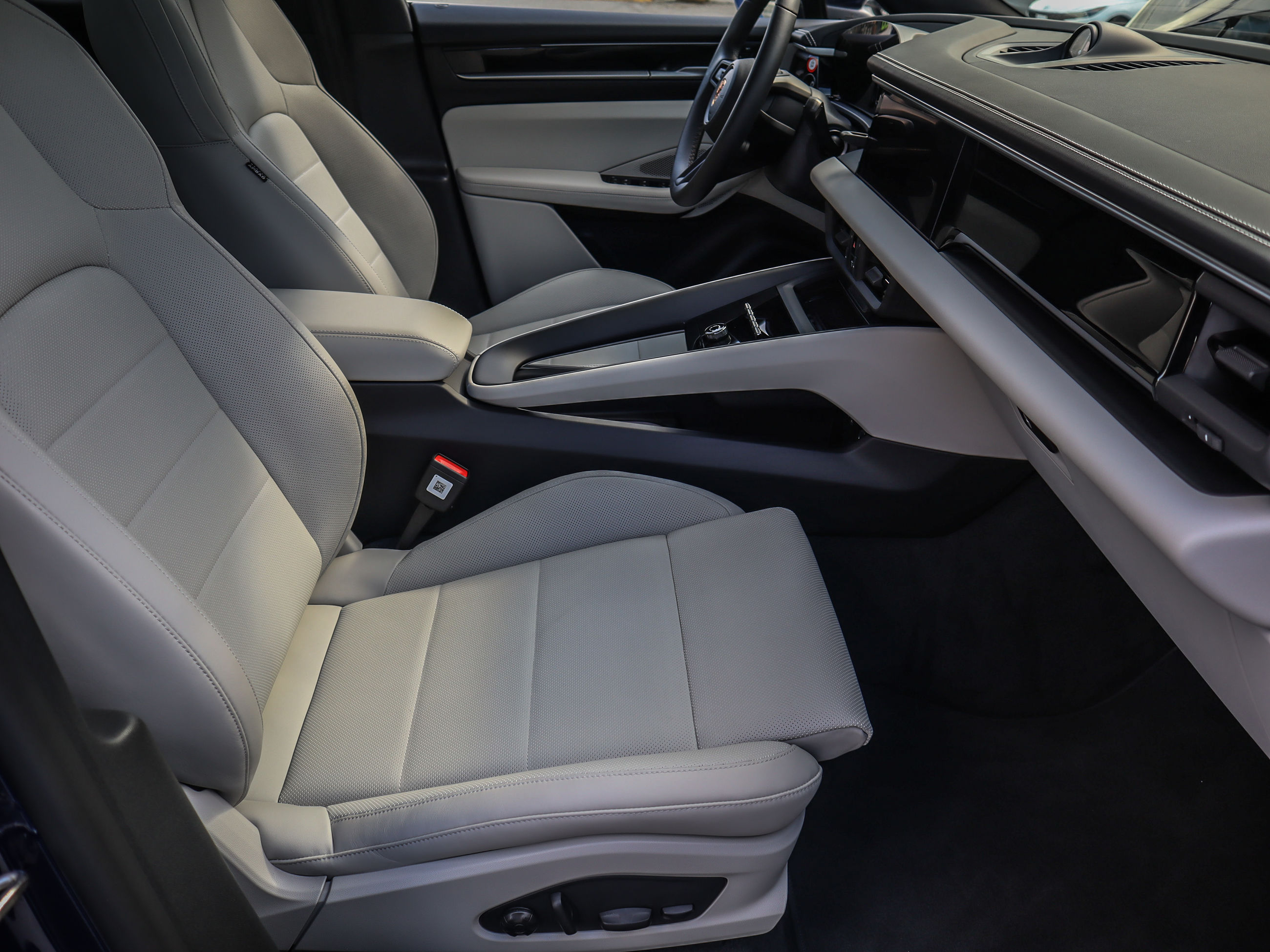 2024 Porsche Macan in Vancouver, British Columbia