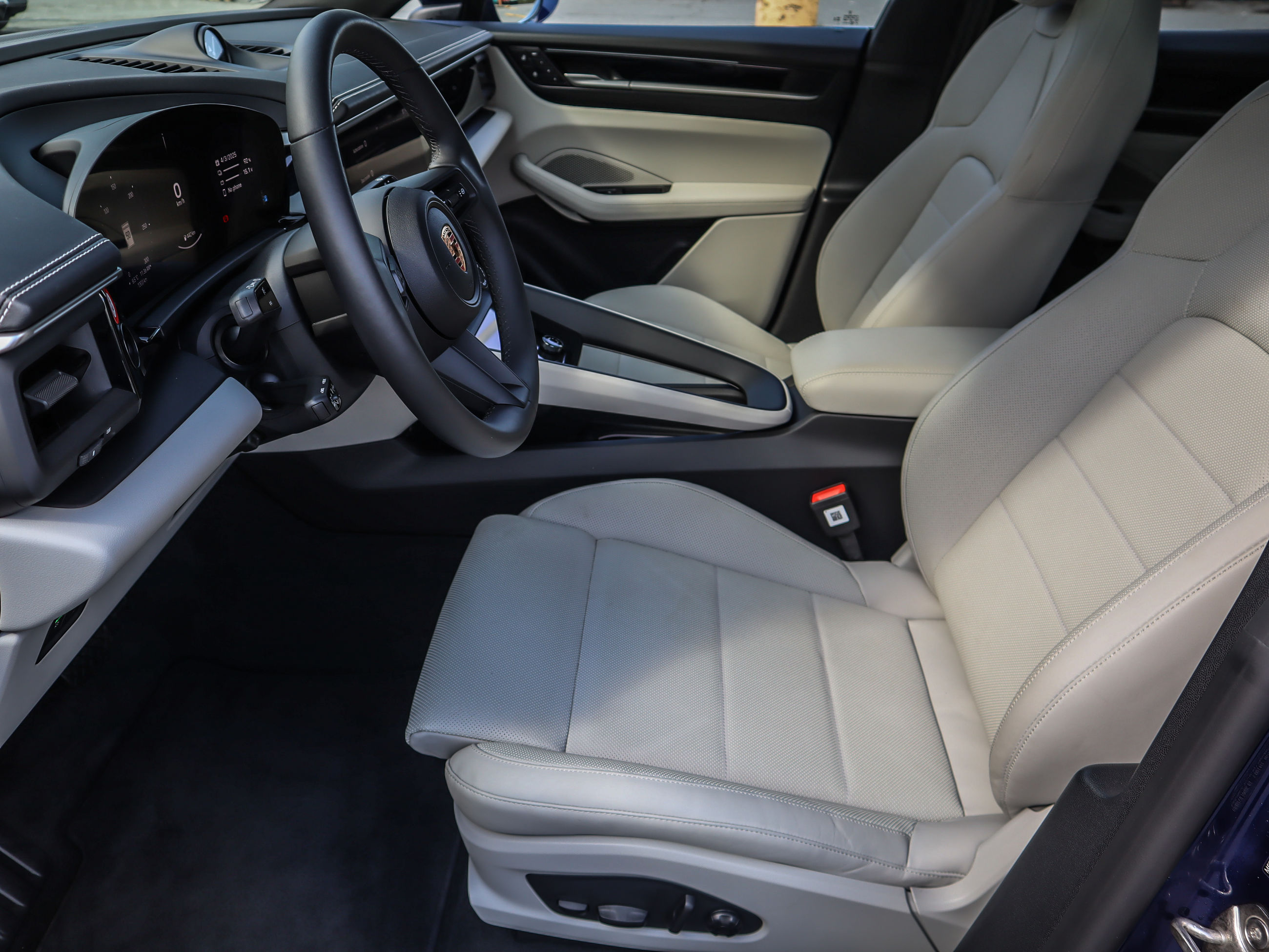 2024 Porsche Macan in Vancouver, British Columbia