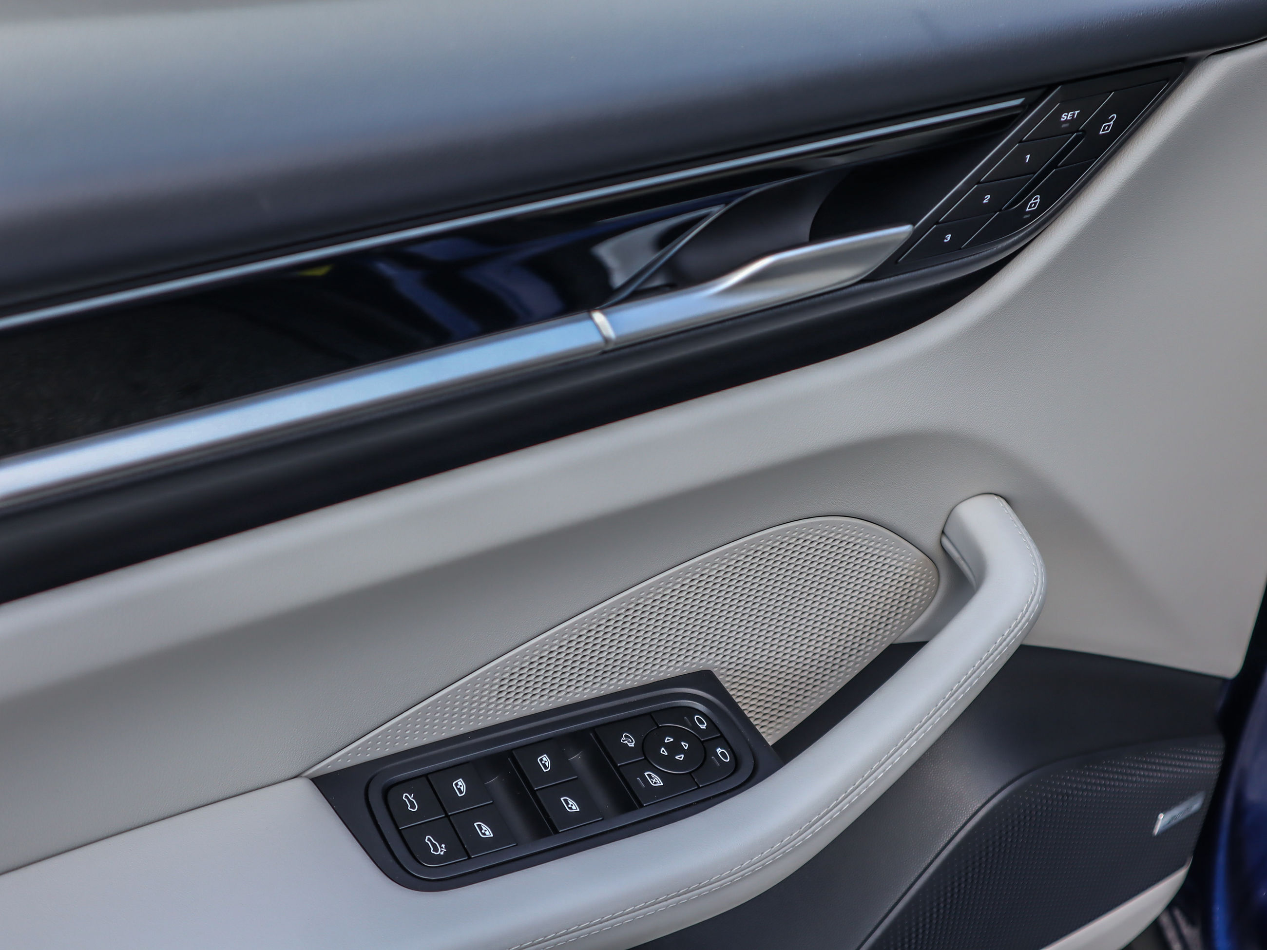 2024 Porsche Macan in Vancouver, British Columbia