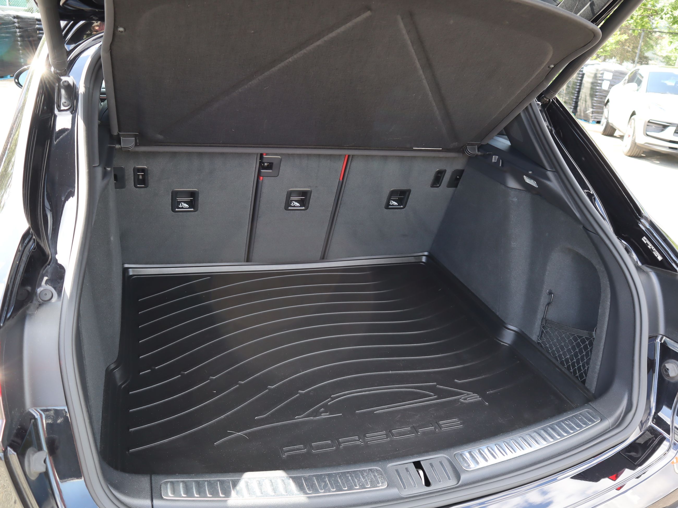 Porsche Macan  2024 à Vancouver, Colombie-Britannique