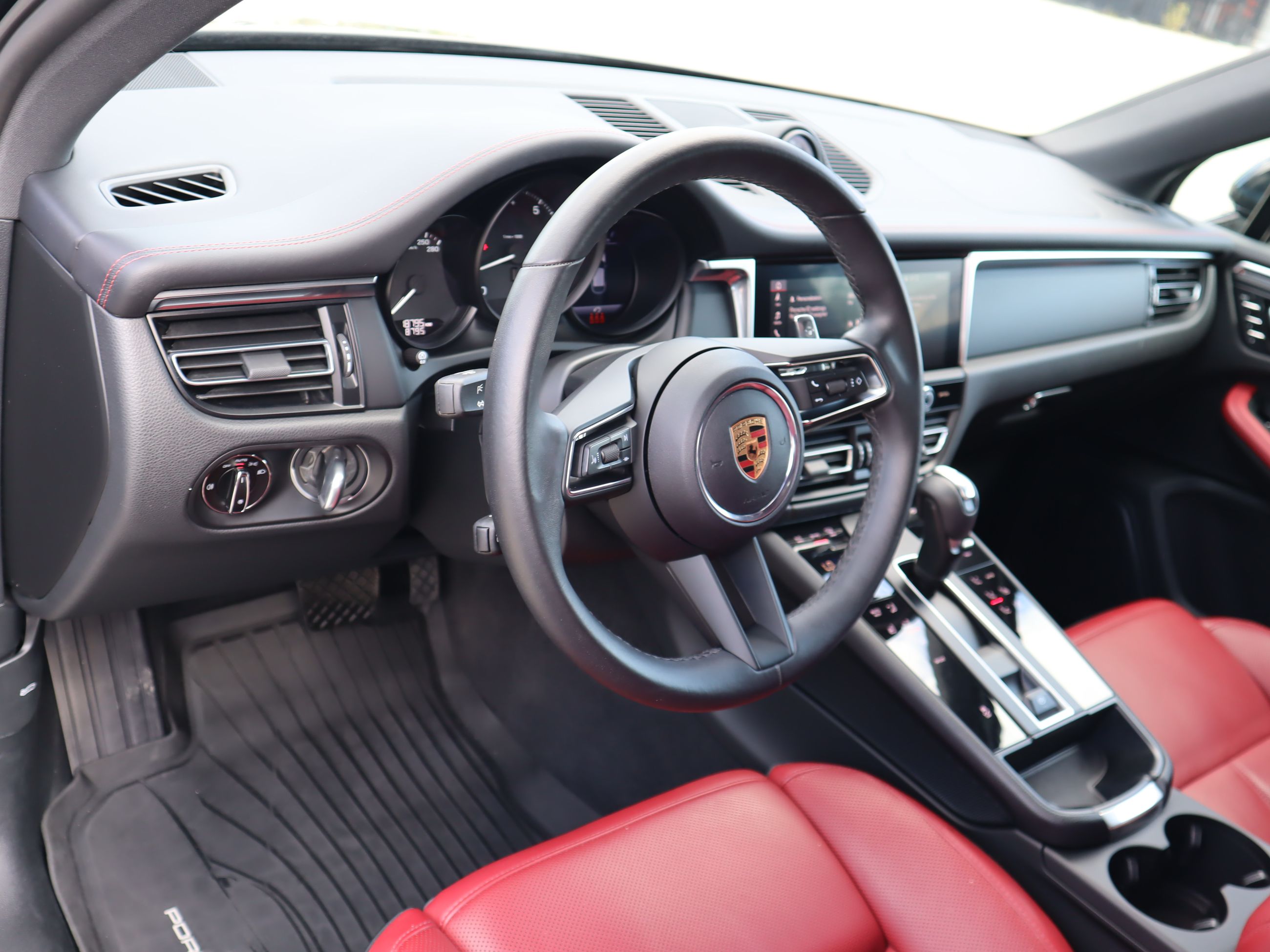 Porsche Macan  2024 à Vancouver, Colombie-Britannique