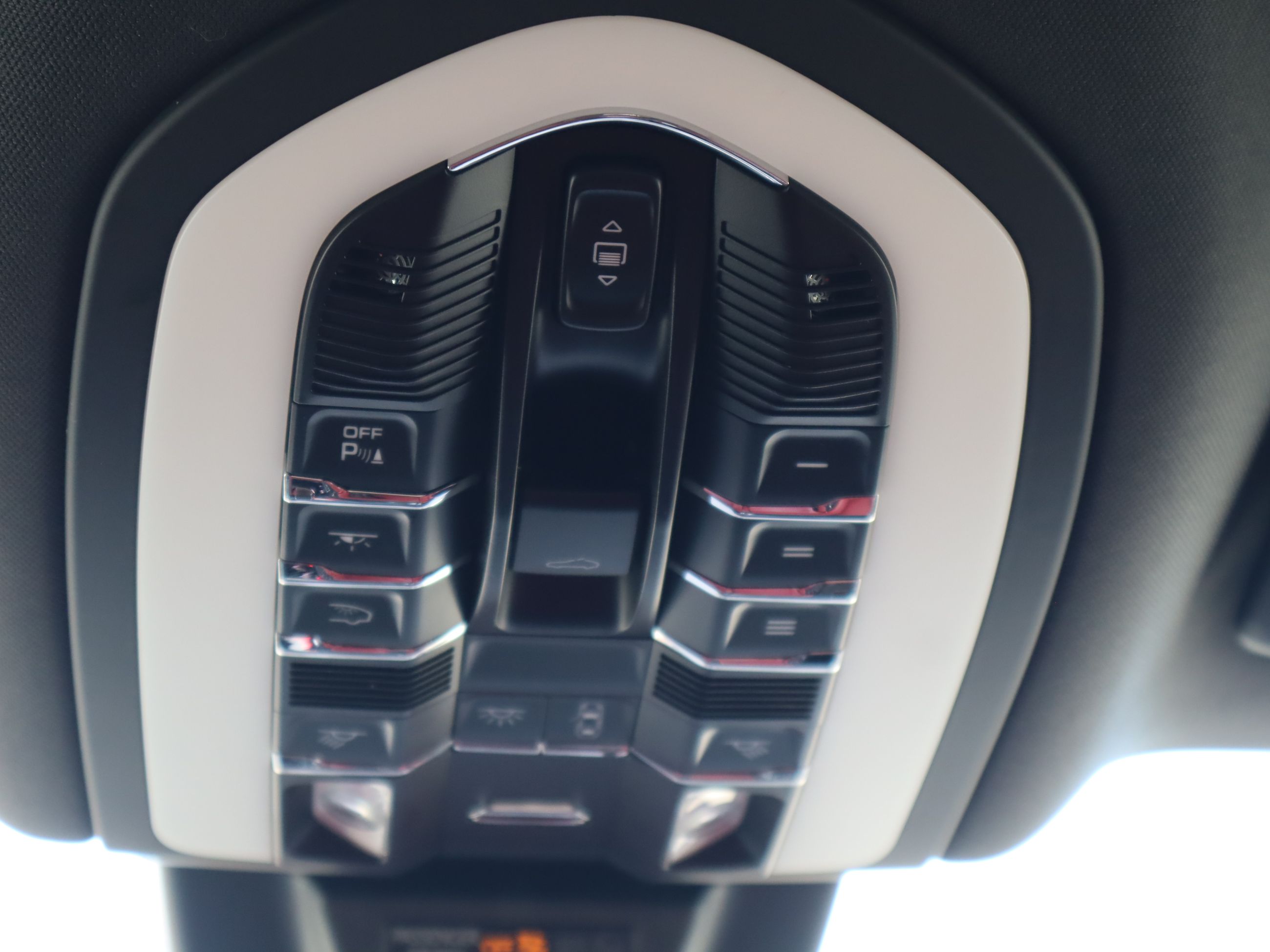Porsche Macan  2024 à Vancouver, Colombie-Britannique
