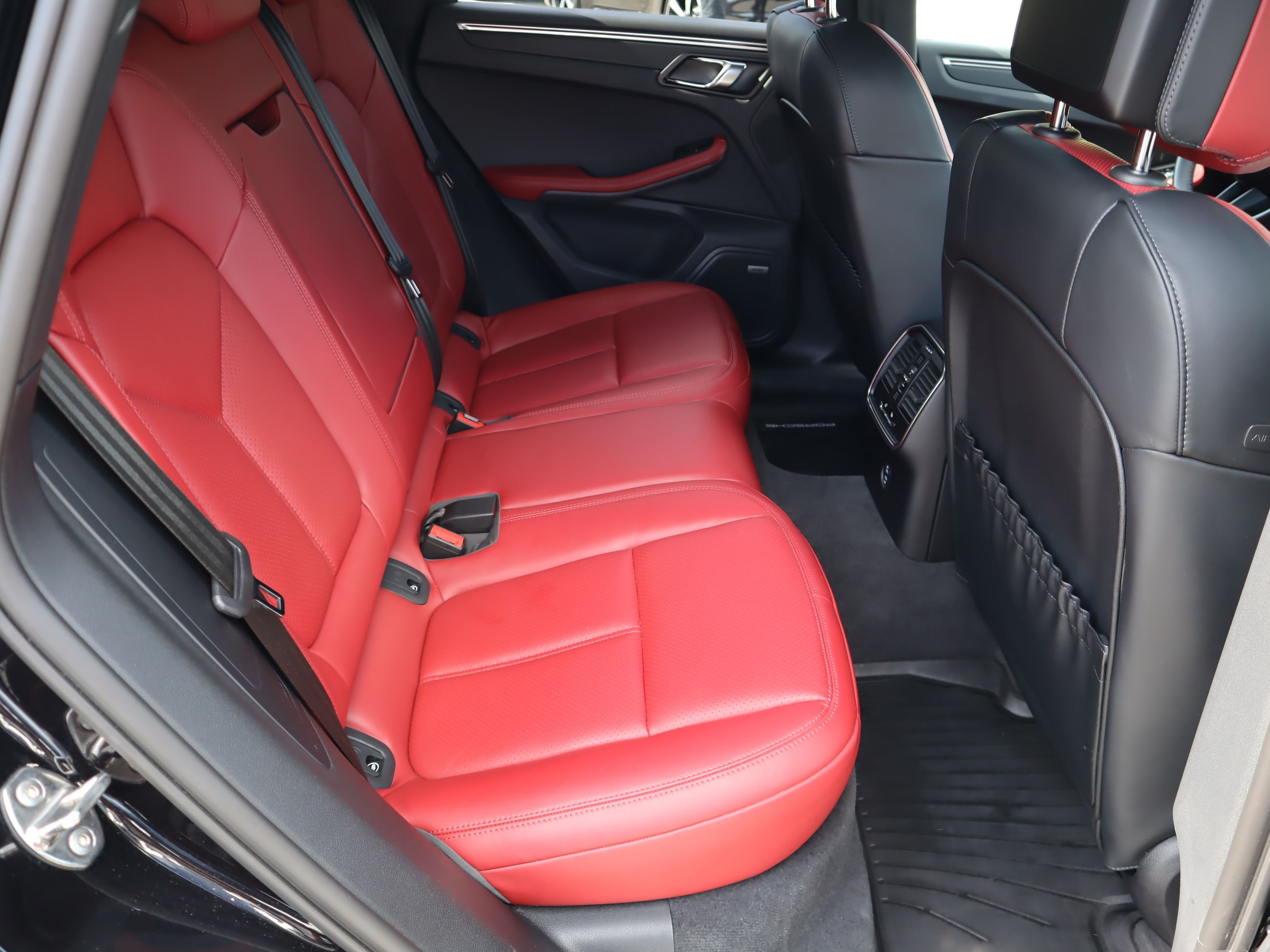 Porsche Macan  2024 à Vancouver, Colombie-Britannique