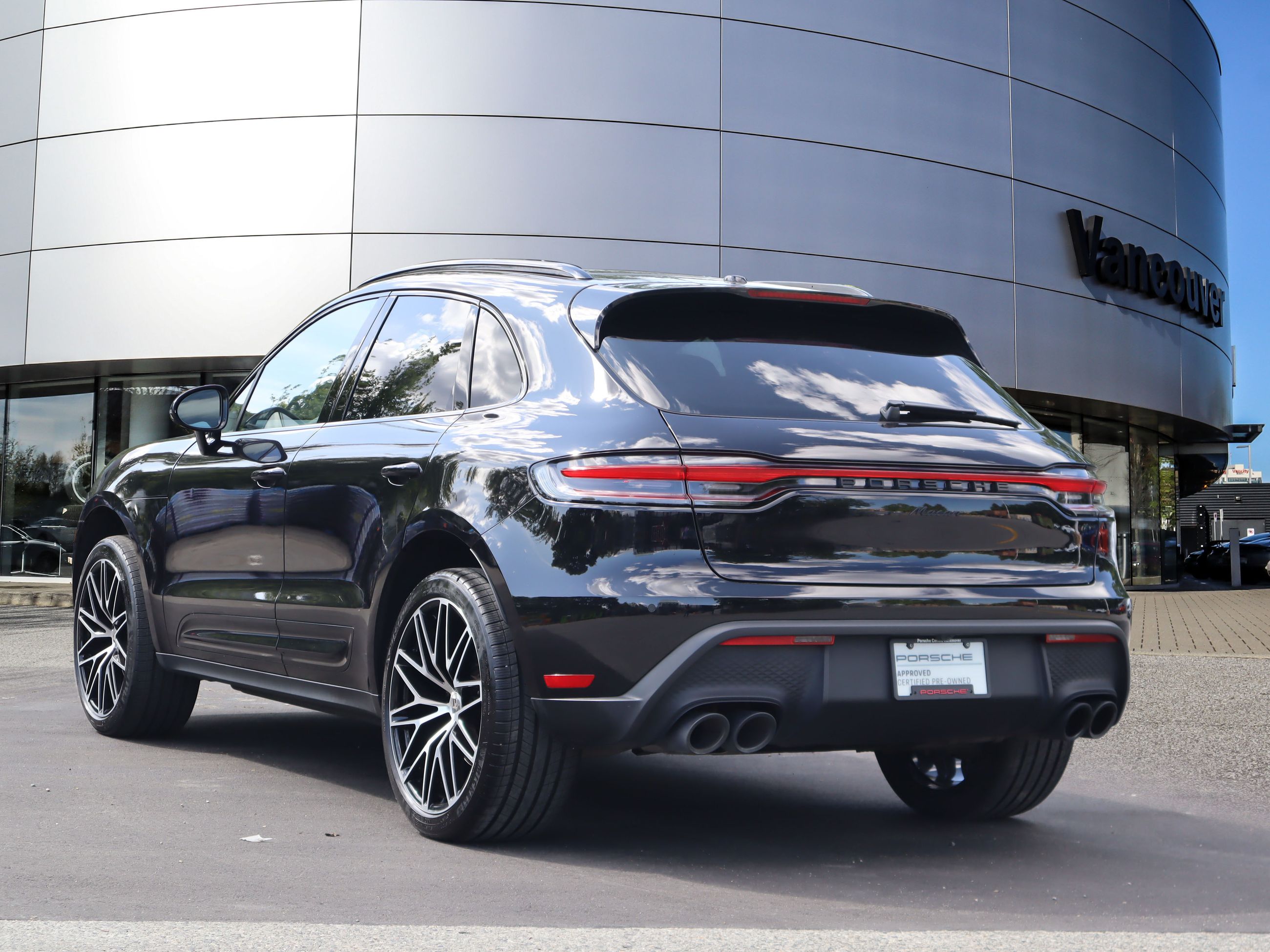 Porsche Macan  2024 à Vancouver, Colombie-Britannique