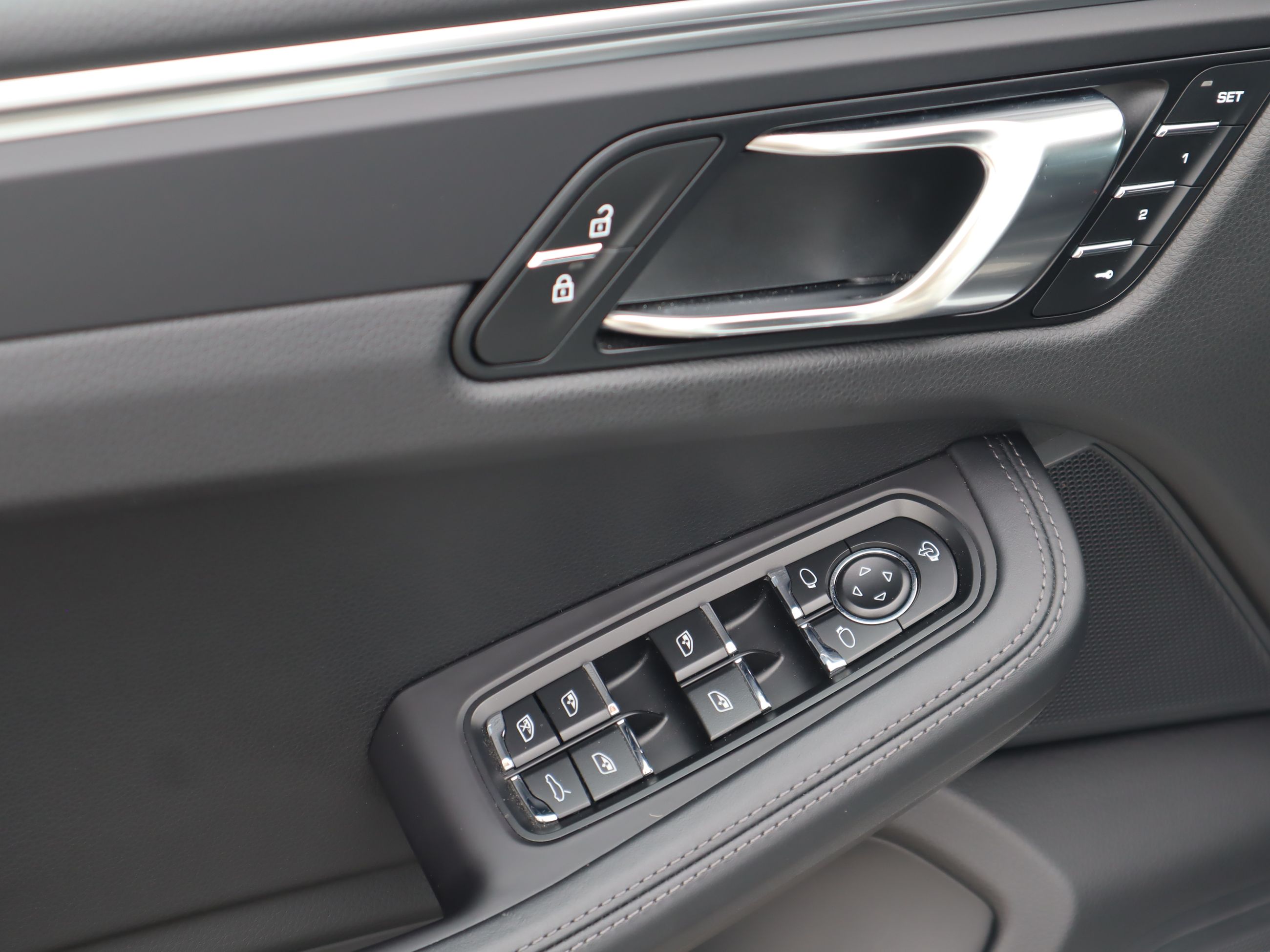 2024 Porsche Macan in Vancouver, British Columbia