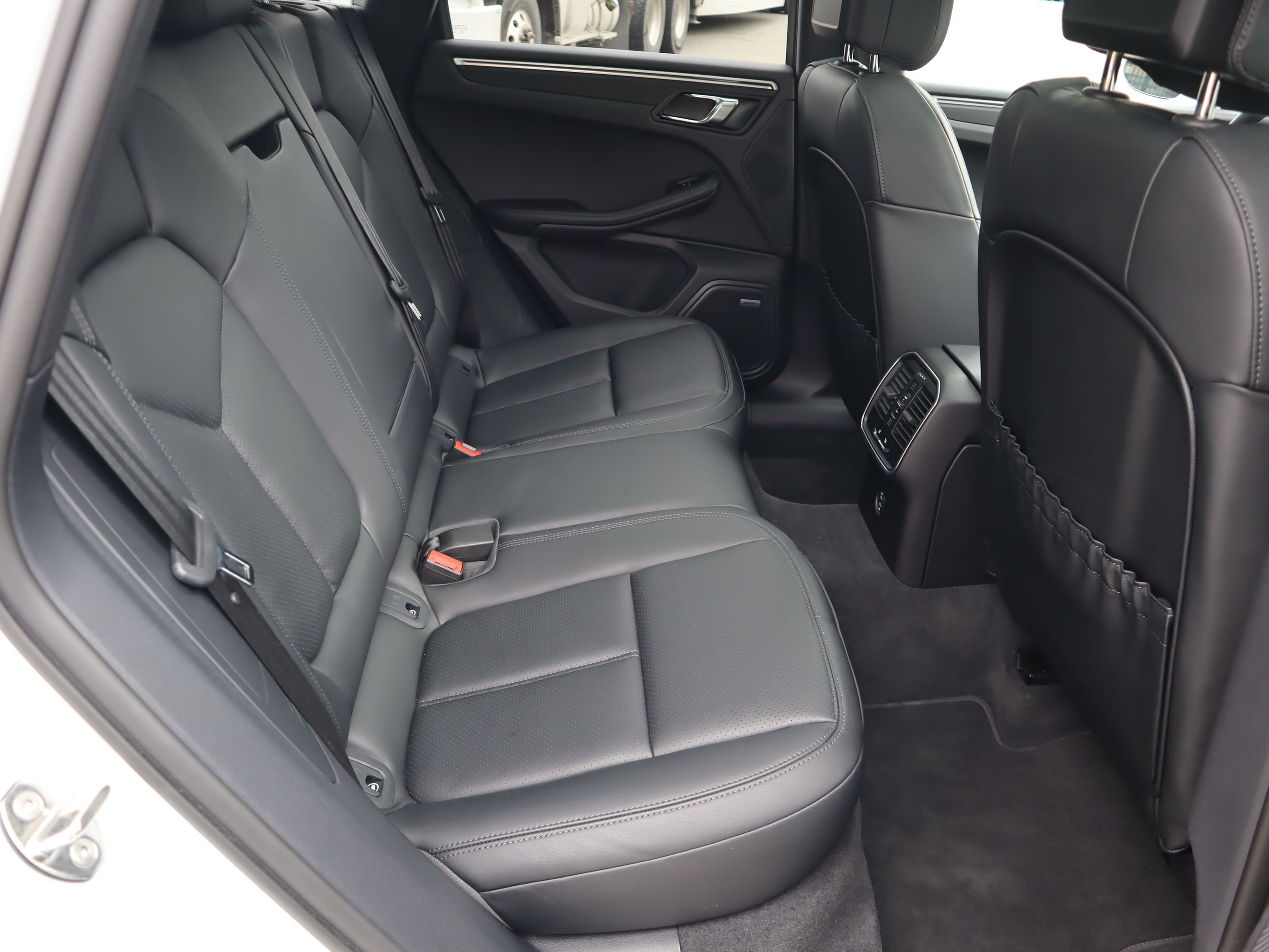 2024 Porsche Macan in Vancouver, British Columbia