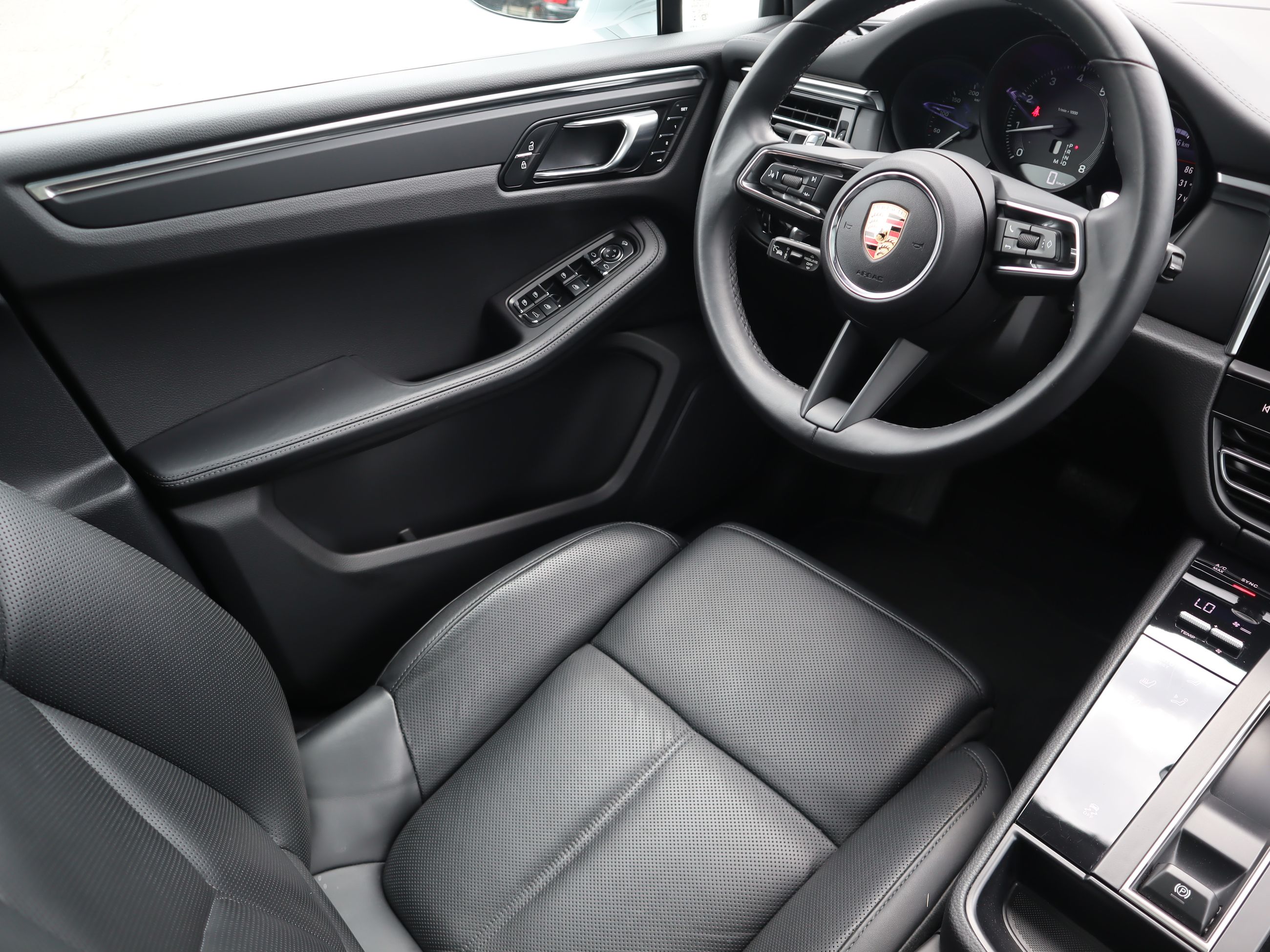 2024 Porsche Macan in Vancouver, British Columbia