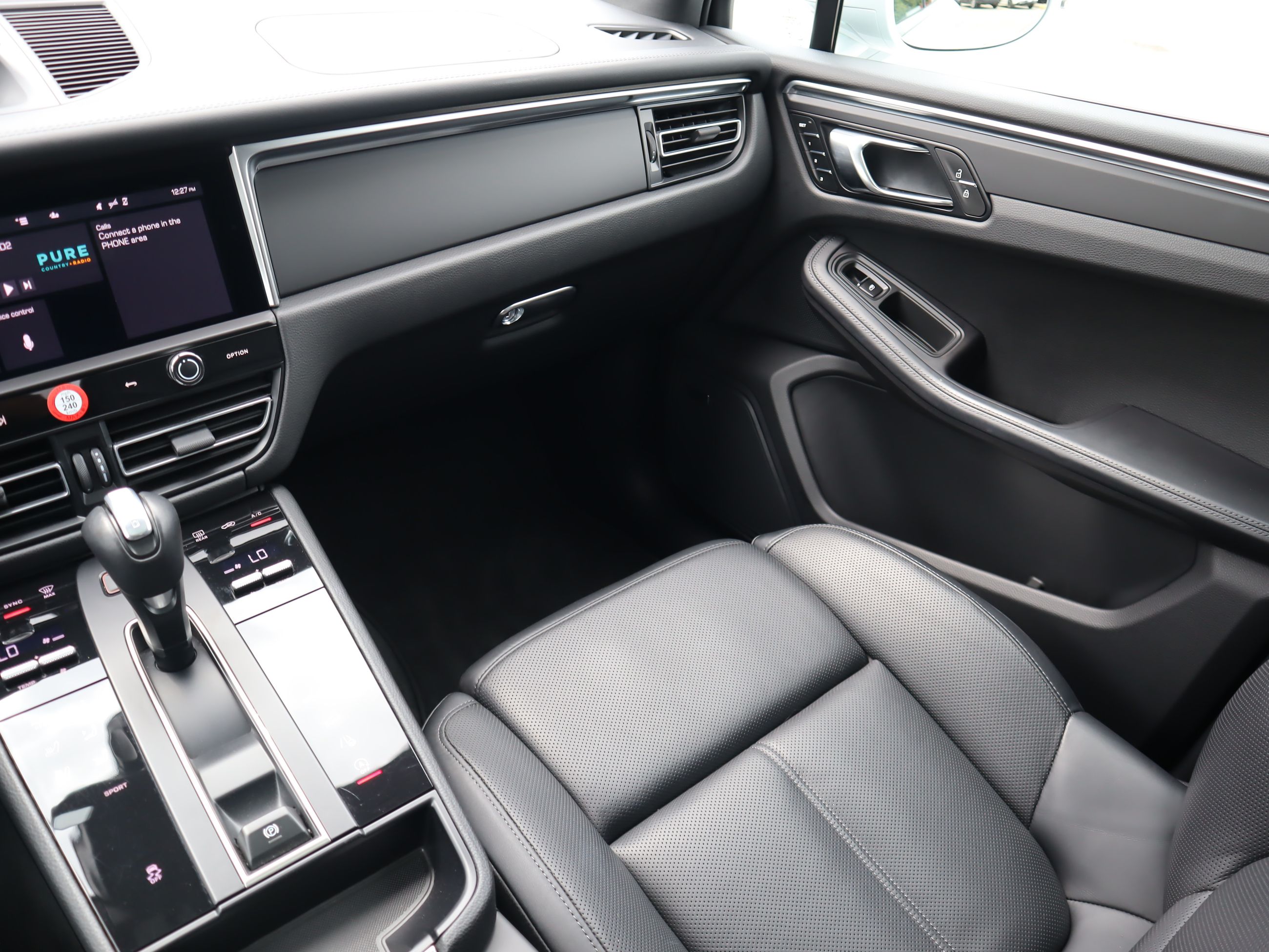 2024 Porsche Macan in Vancouver, British Columbia