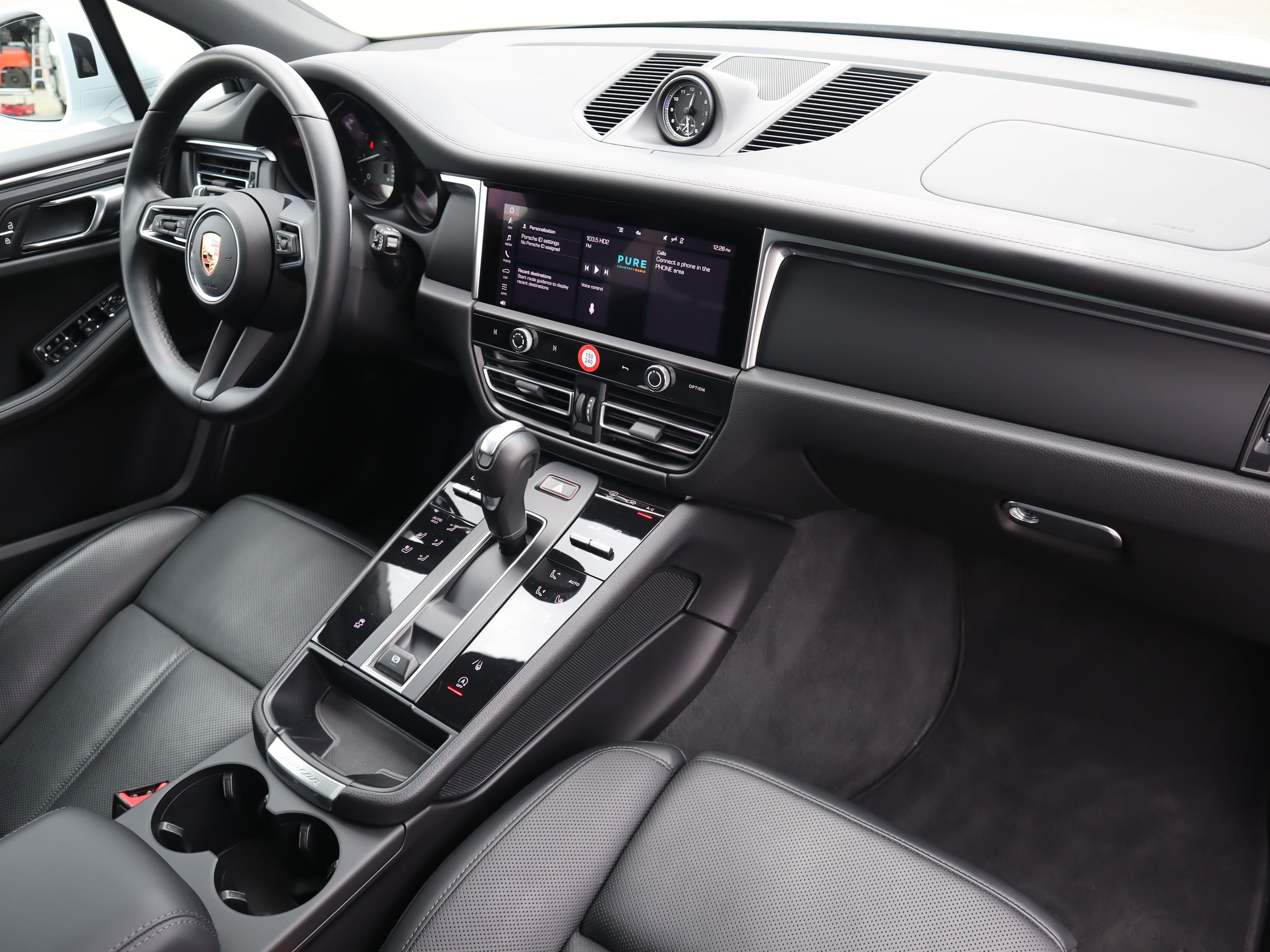 2024 Porsche Macan in Vancouver, British Columbia
