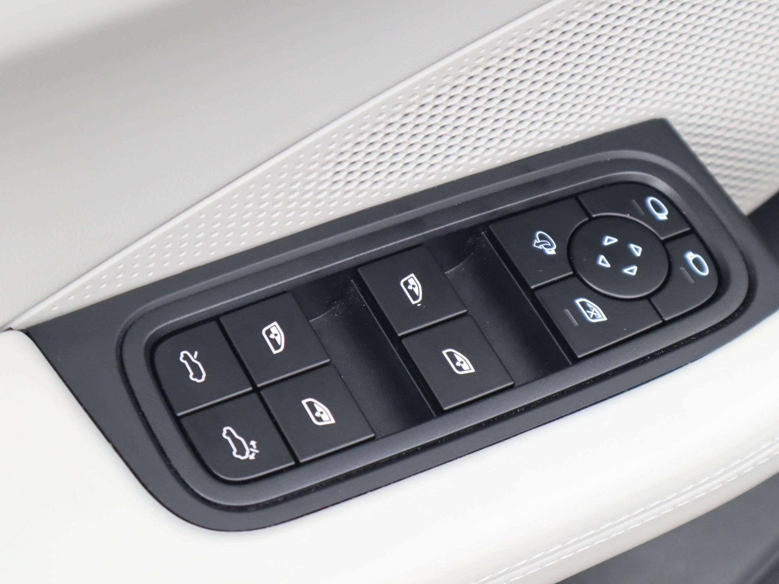 2024 Porsche Macan in Vancouver, British Columbia