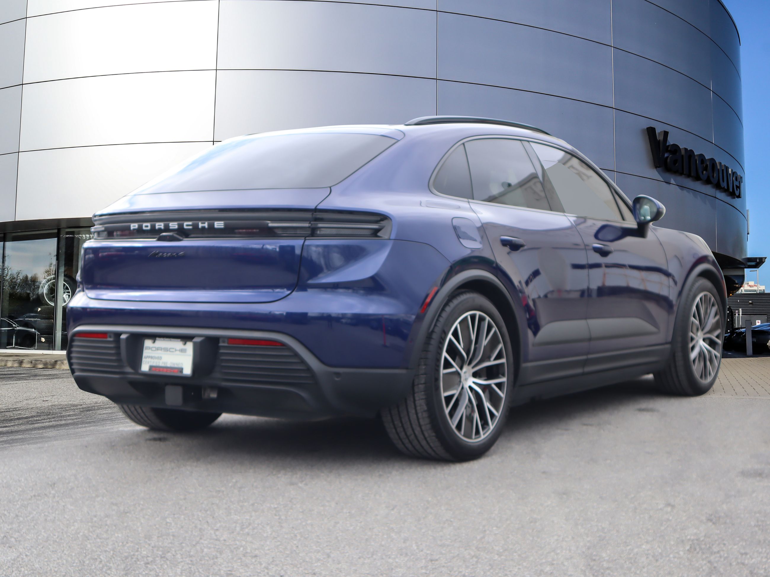 2024 Porsche Macan in Vancouver, British Columbia