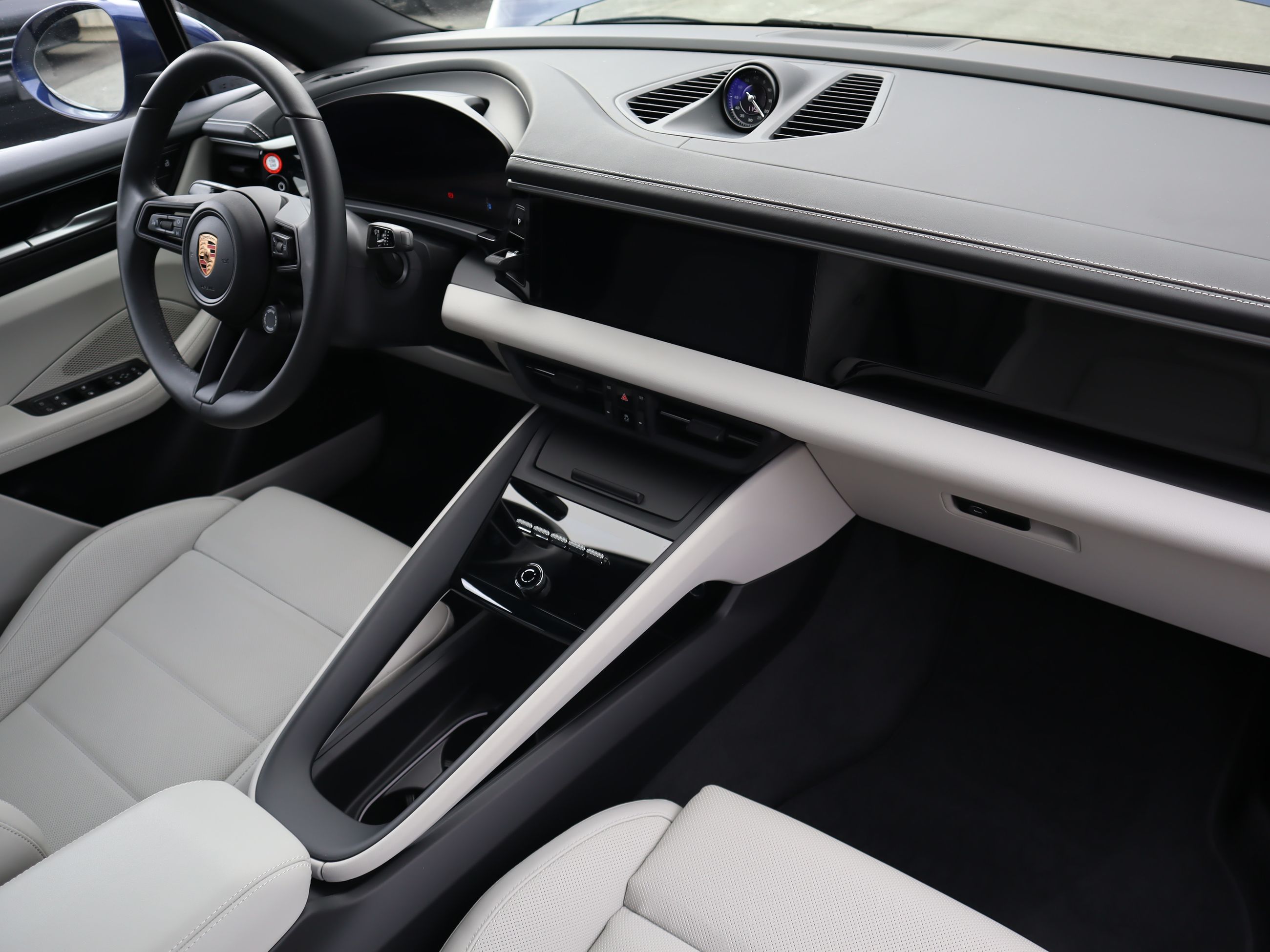 2024 Porsche Macan in Vancouver, British Columbia