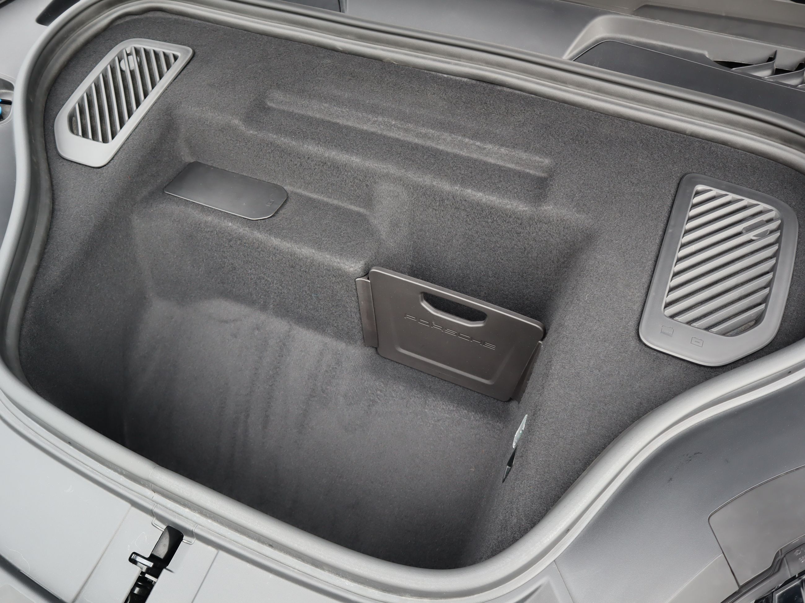 2024 Porsche Macan in Vancouver, British Columbia