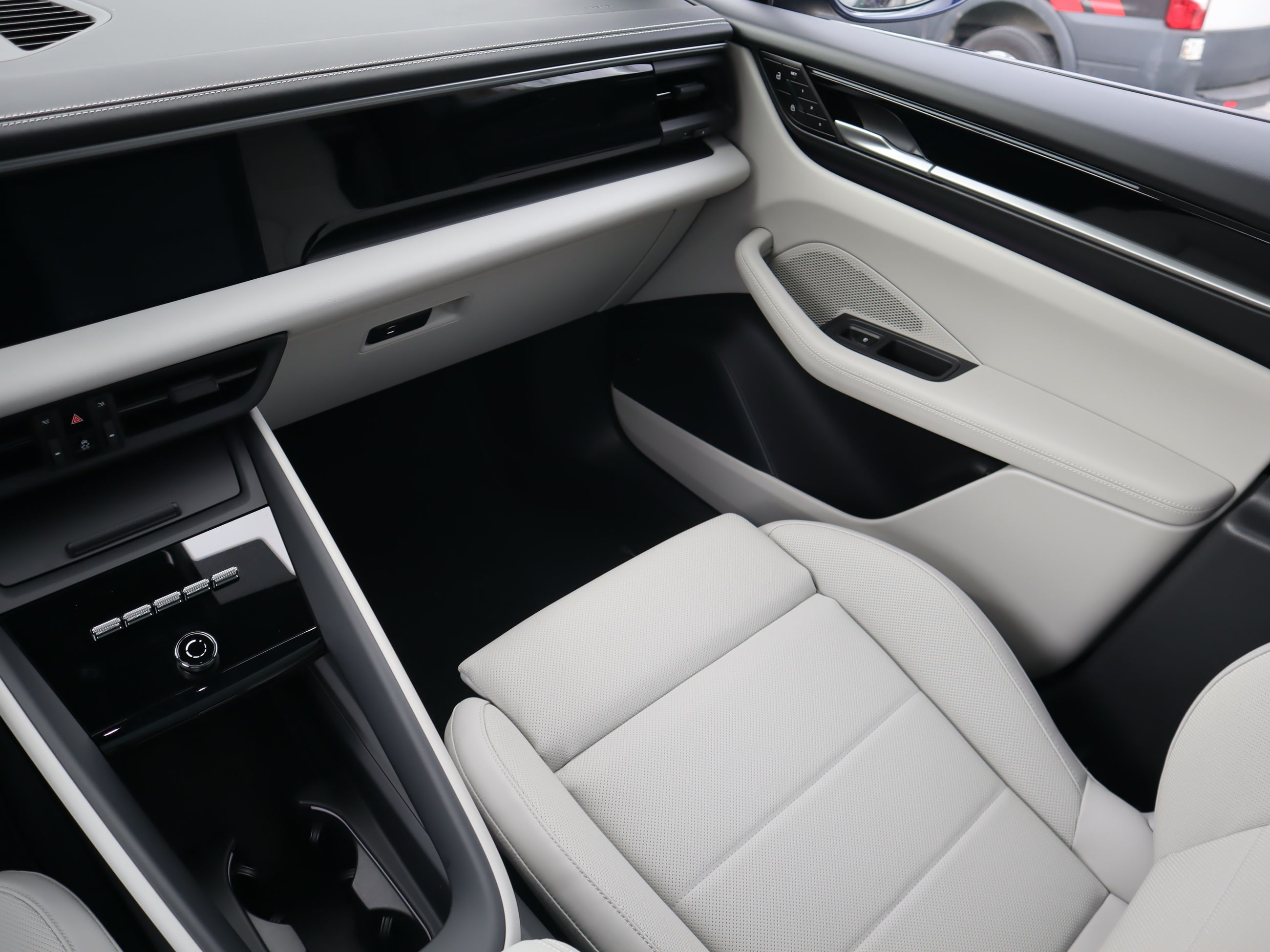 2024 Porsche Macan in Vancouver, British Columbia