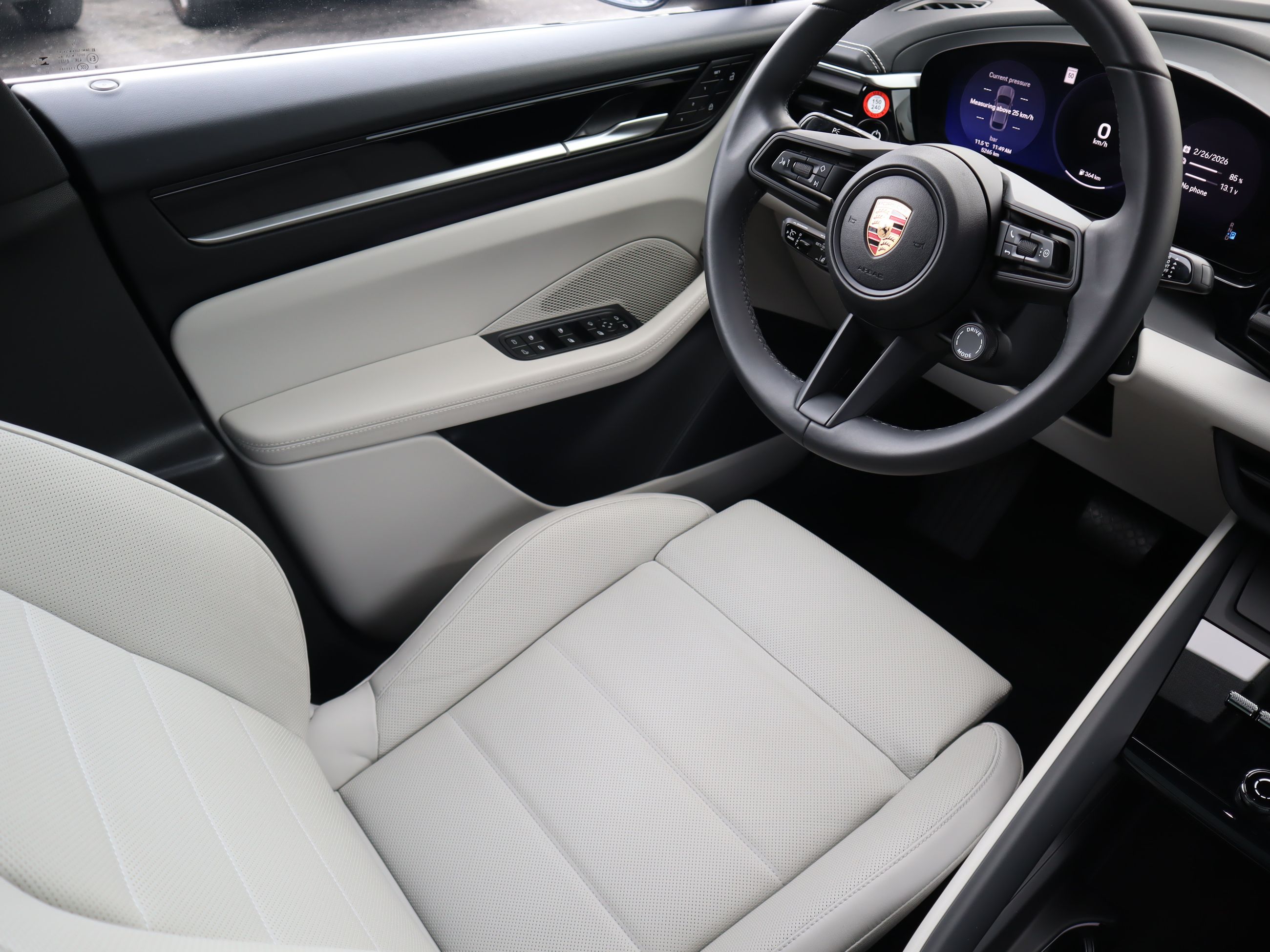 2024 Porsche Macan in Vancouver, British Columbia