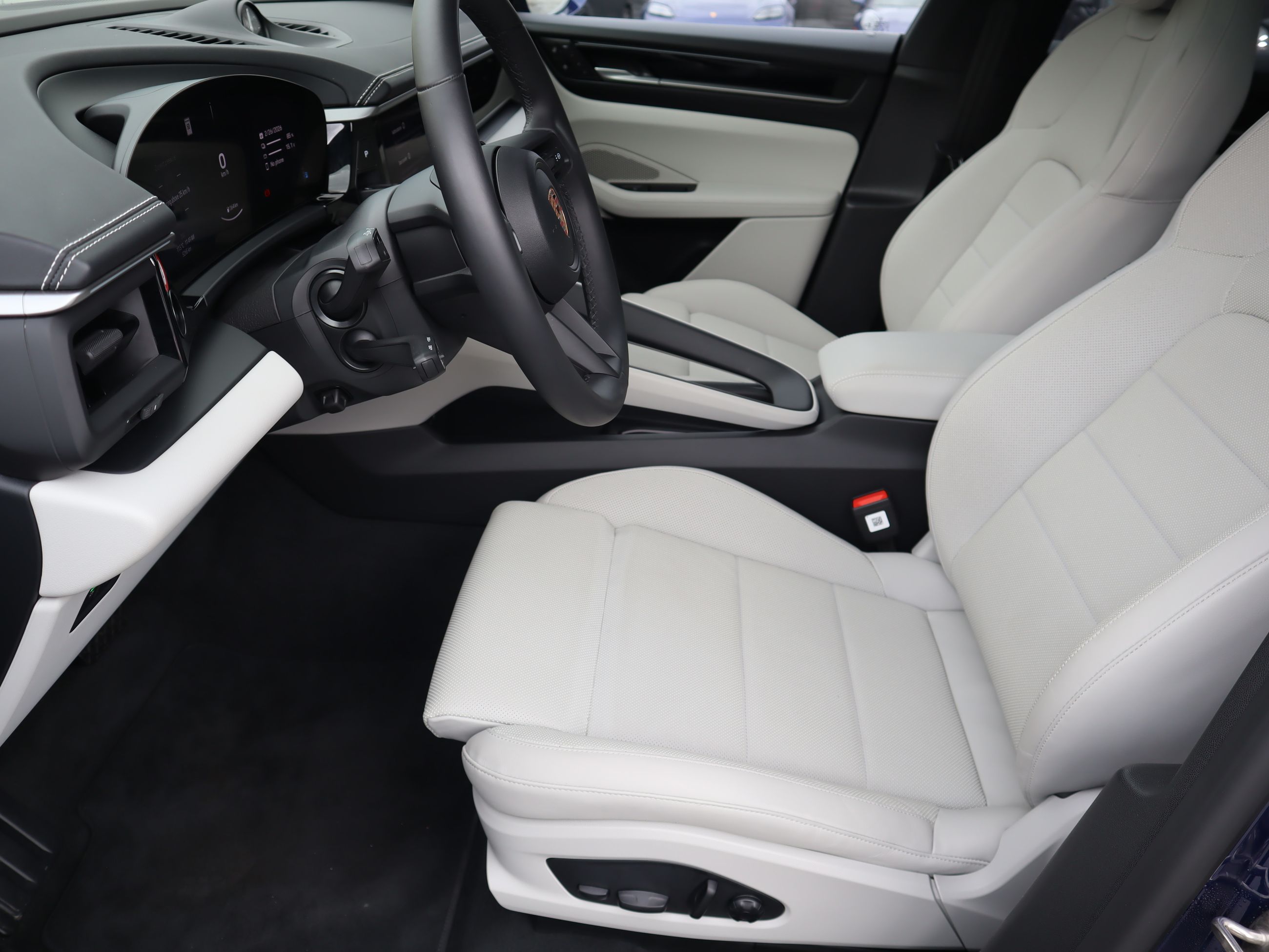 2024 Porsche Macan in Vancouver, British Columbia