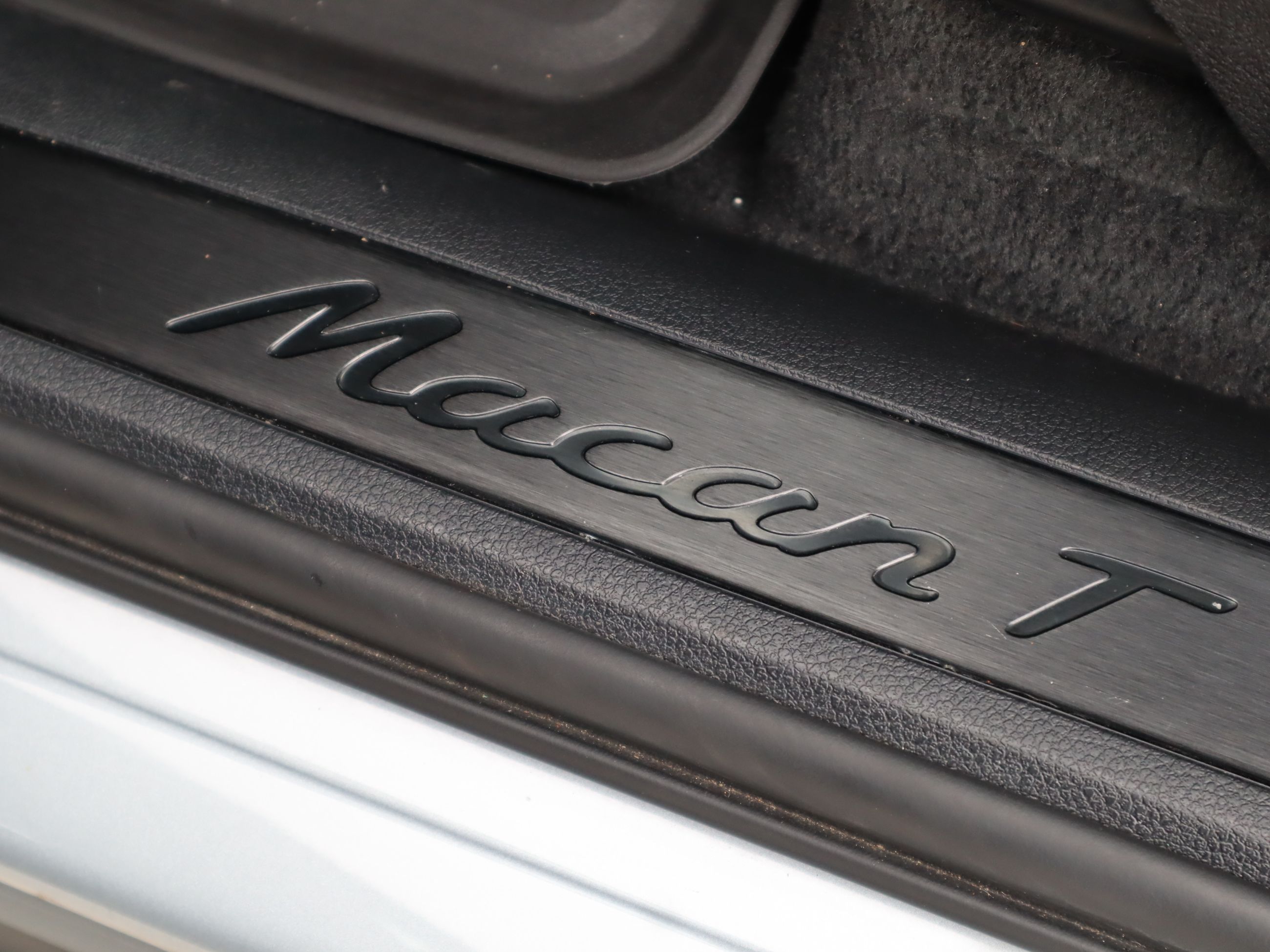 2024 Porsche Macan in Vancouver, British Columbia