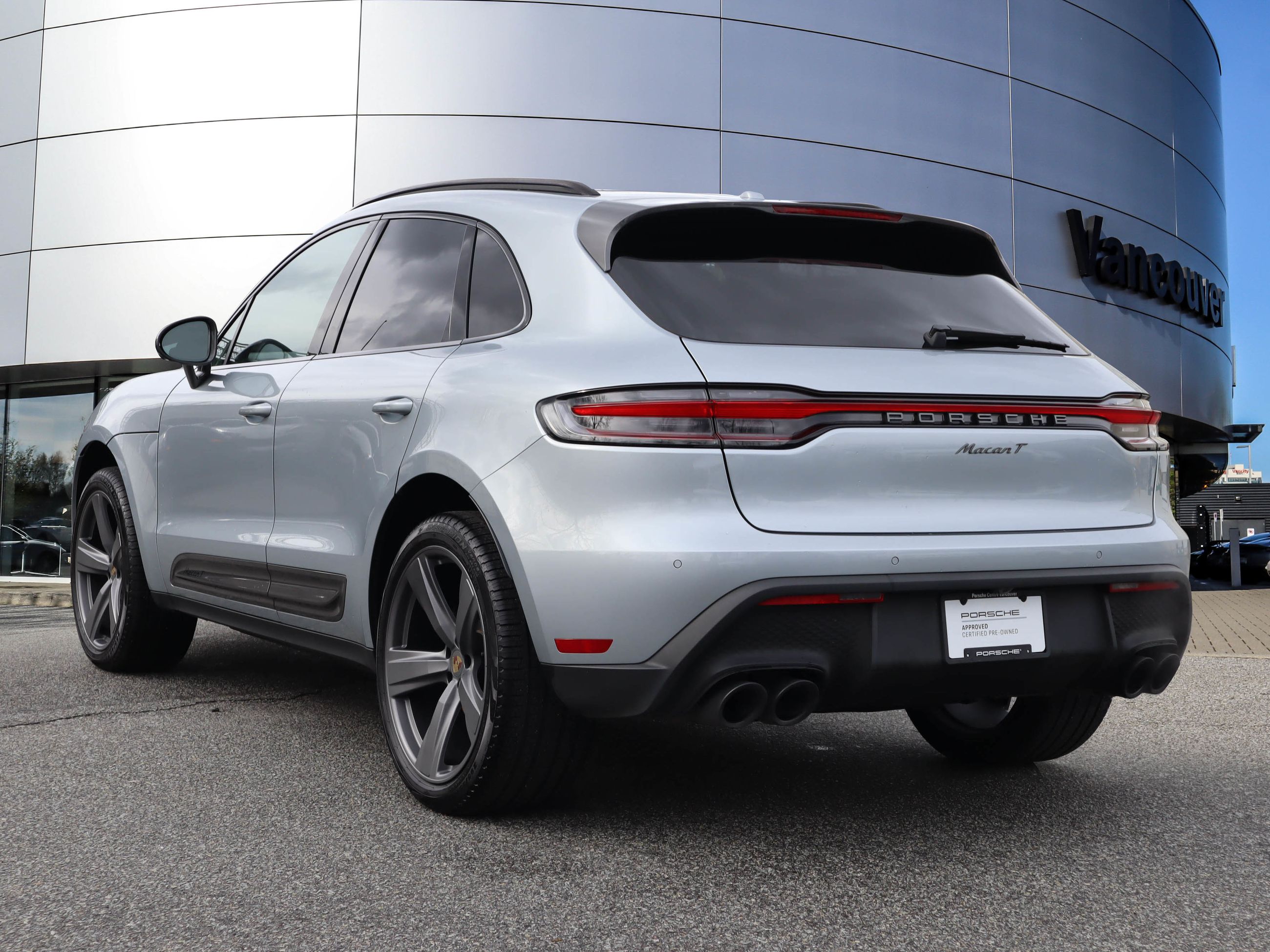 2024 Porsche Macan in Vancouver, British Columbia