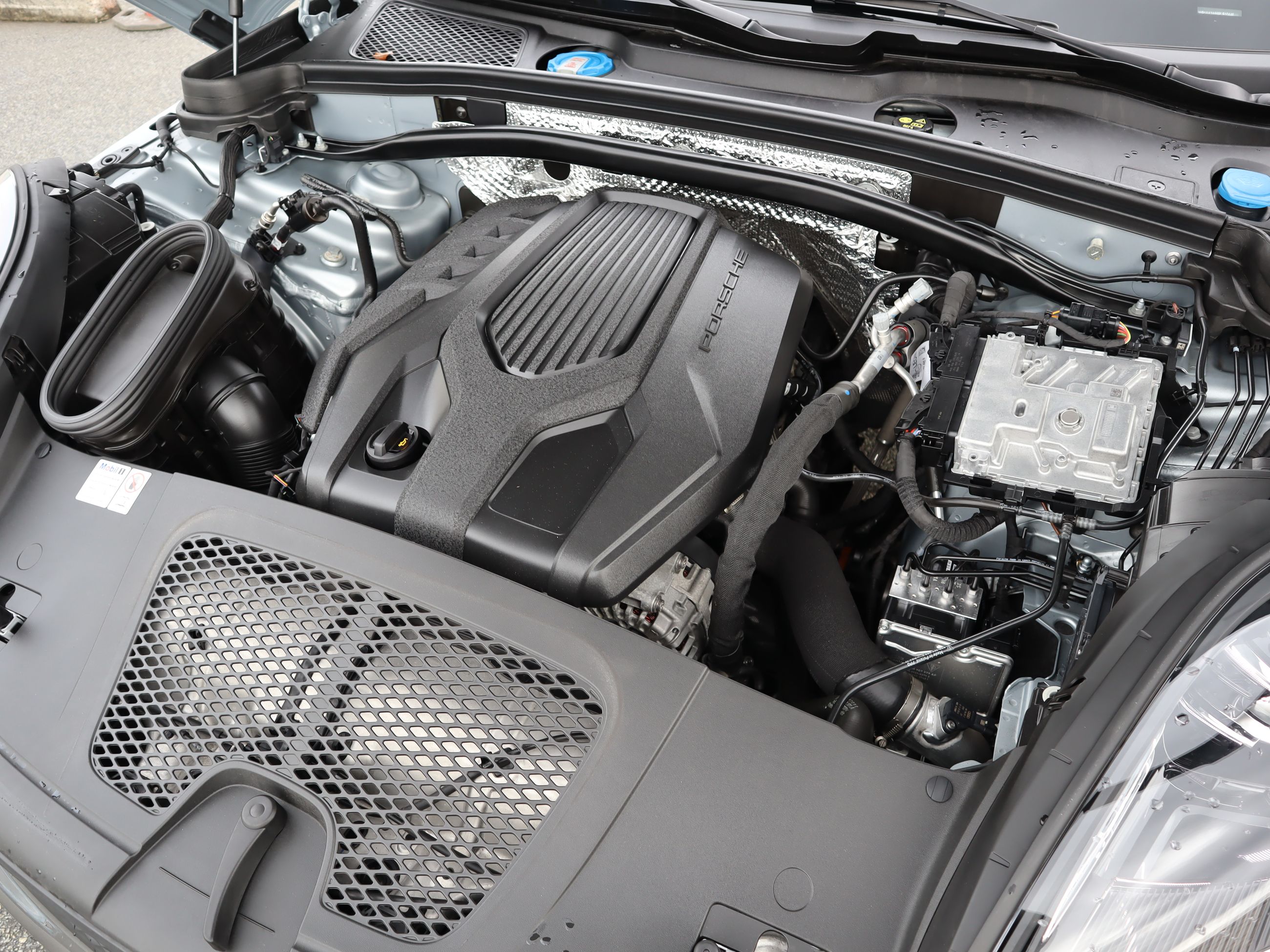 2024 Porsche Macan in Vancouver, British Columbia