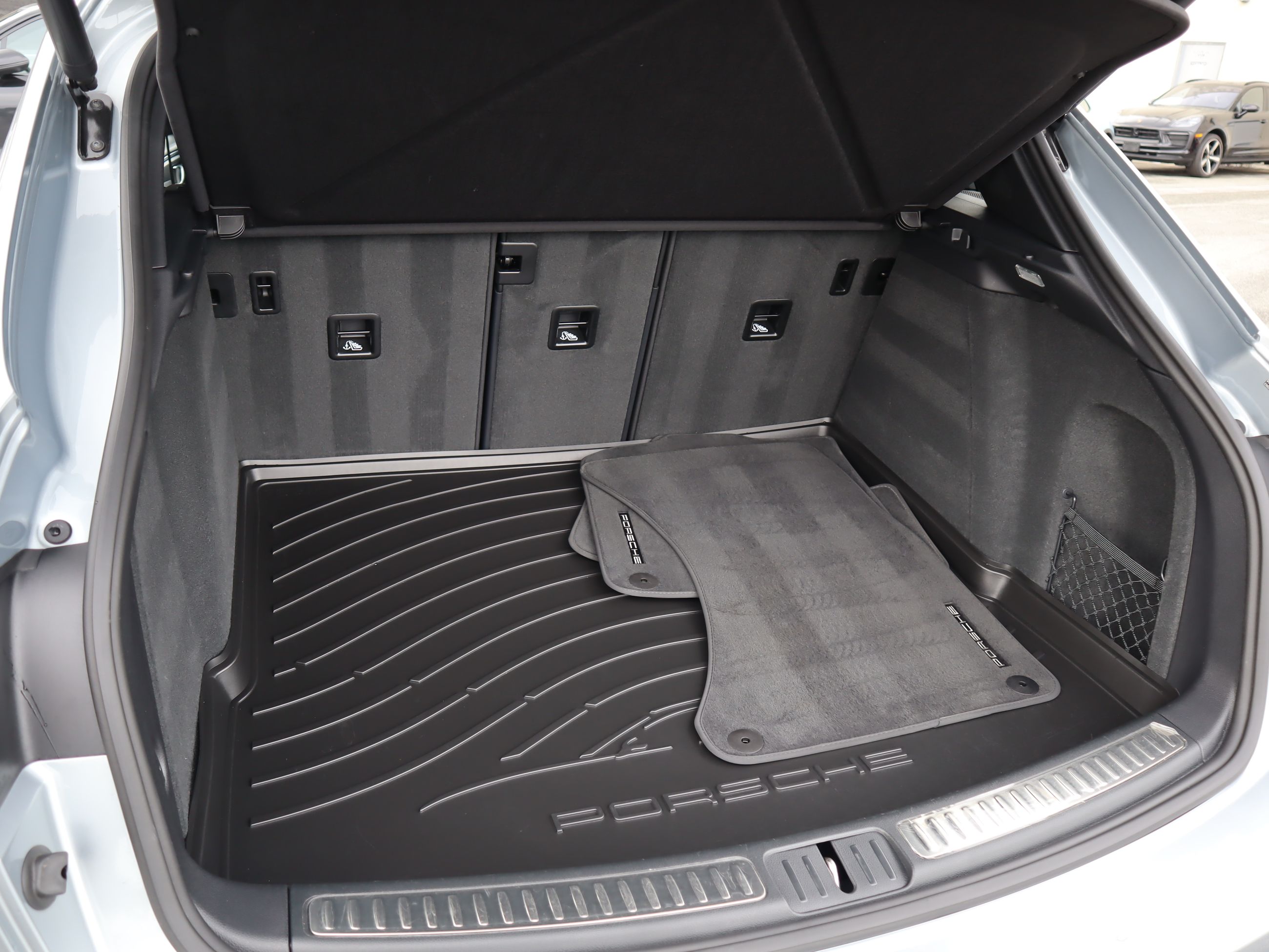 2024 Porsche Macan in Vancouver, British Columbia