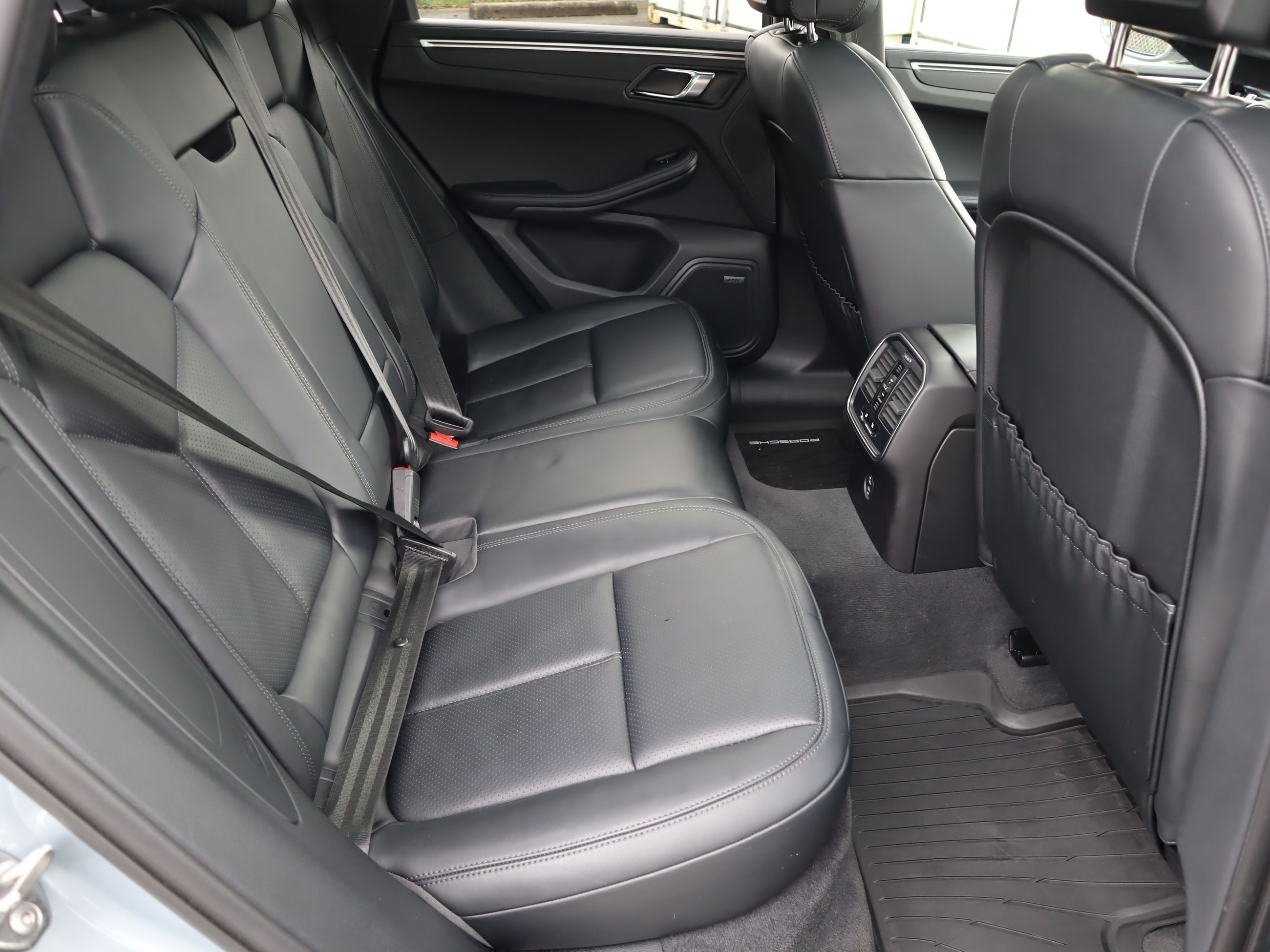 2024 Porsche Macan in Vancouver, British Columbia